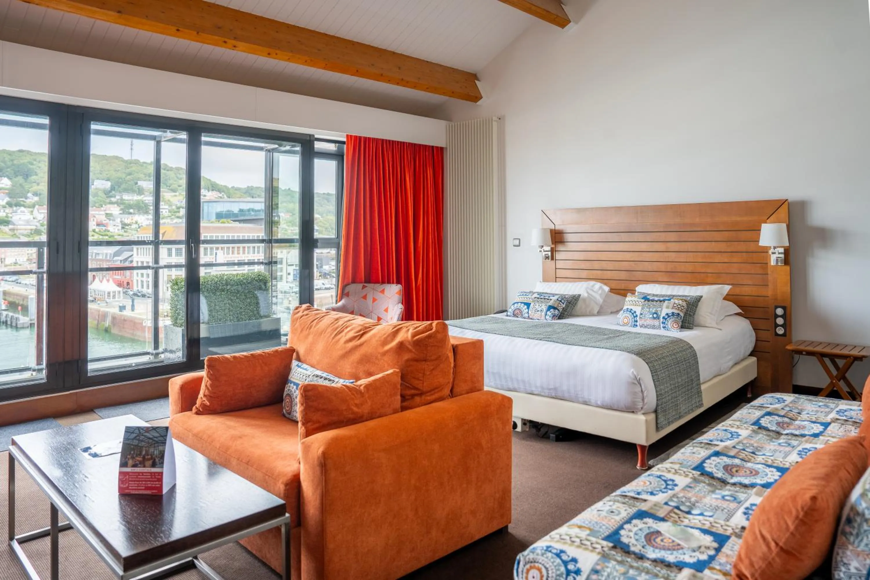 Photo of the whole room, Bed in Hotel Le Grand Pavois