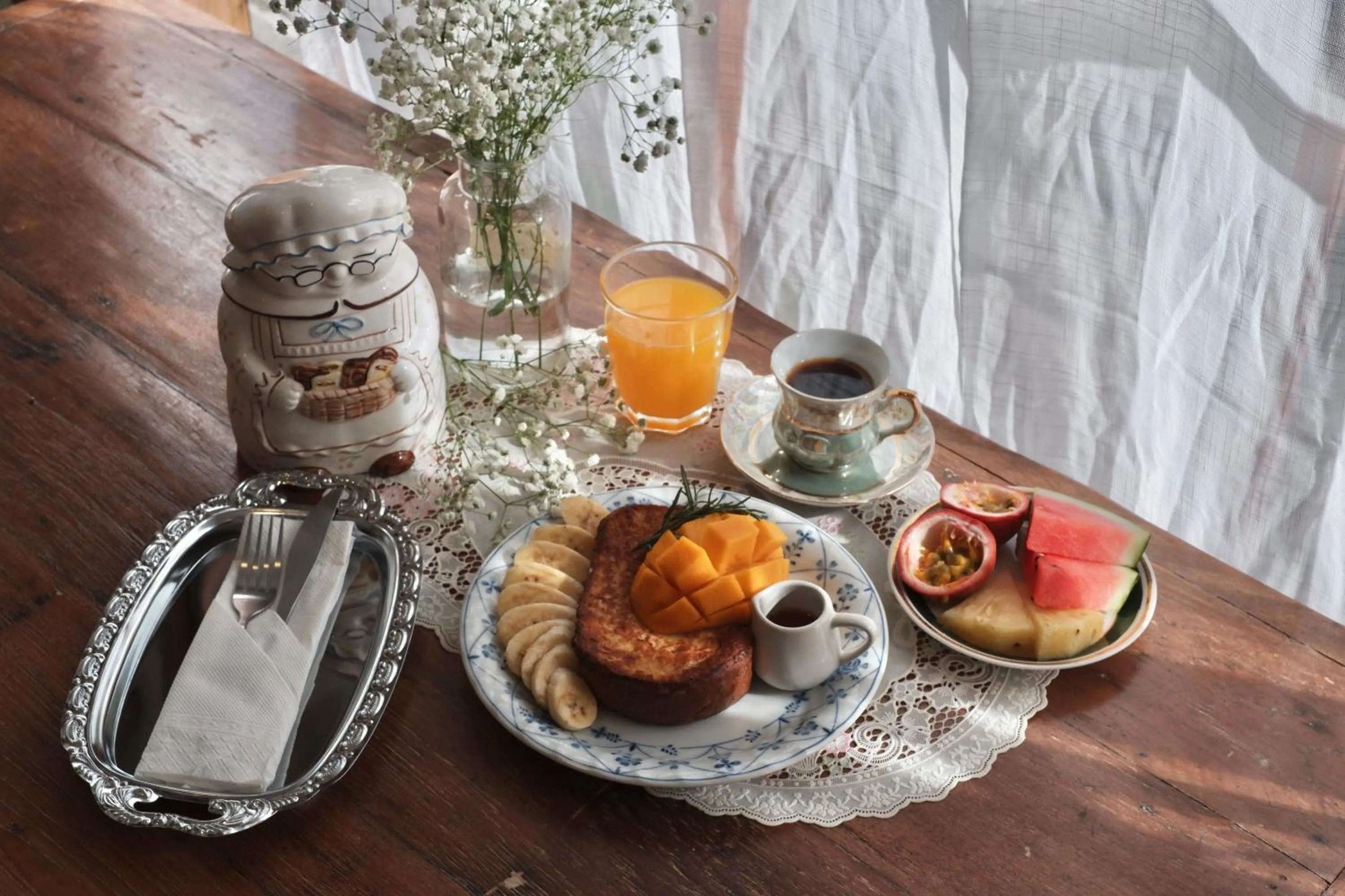 Breakfast in La Burie Gallery Hotel