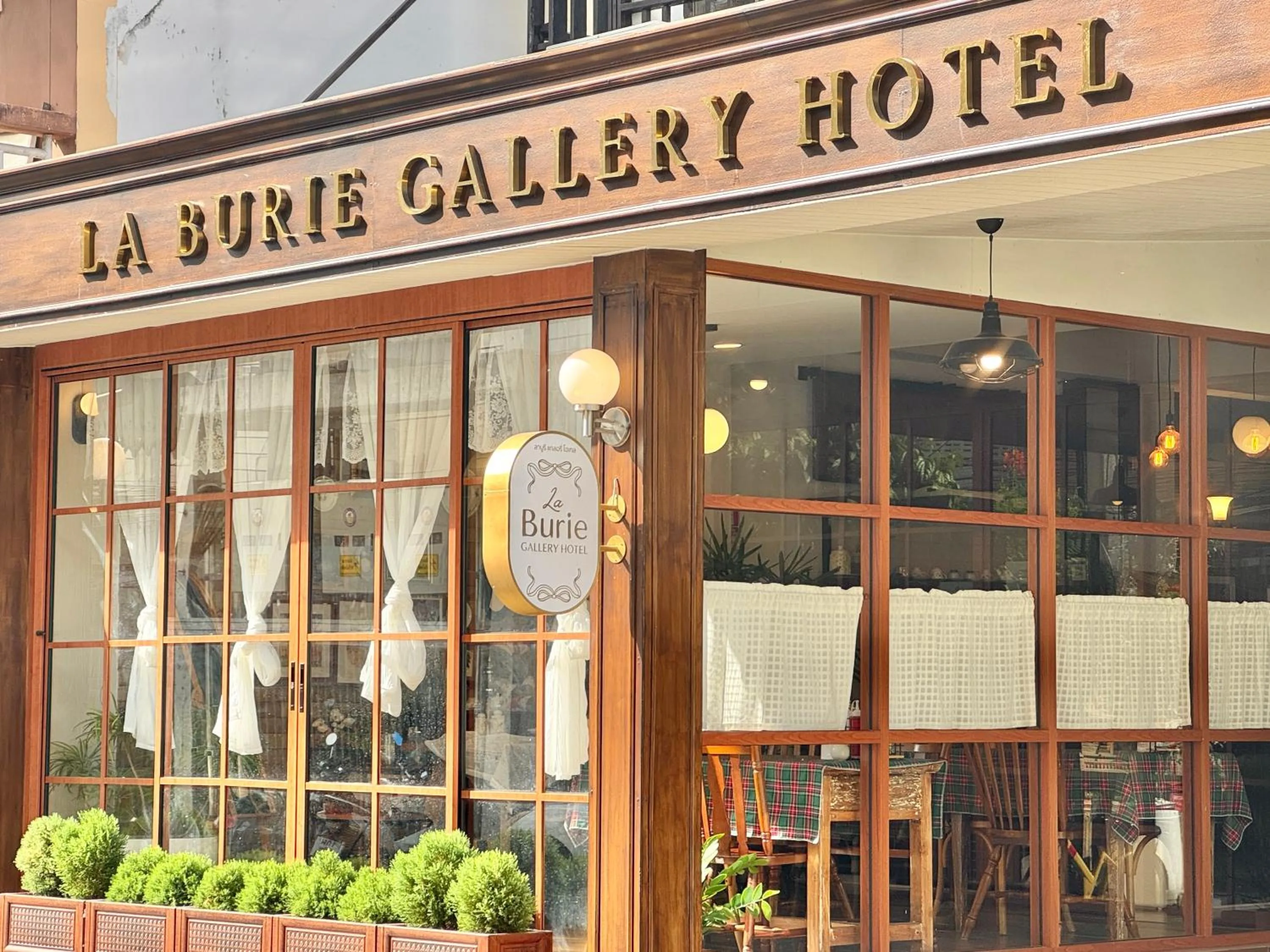 Property building in La Burie Gallery Hotel