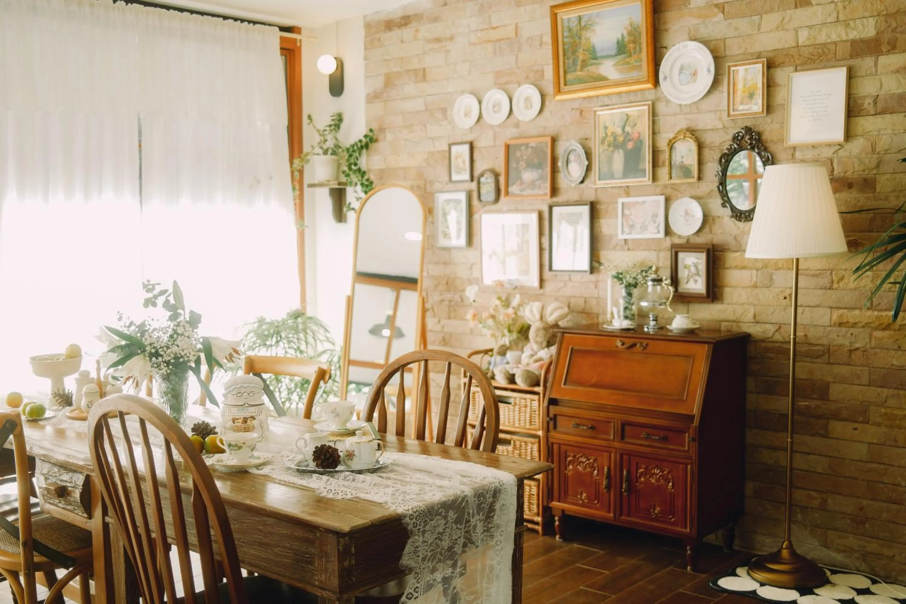 Breakfast in La Burie Gallery Hotel