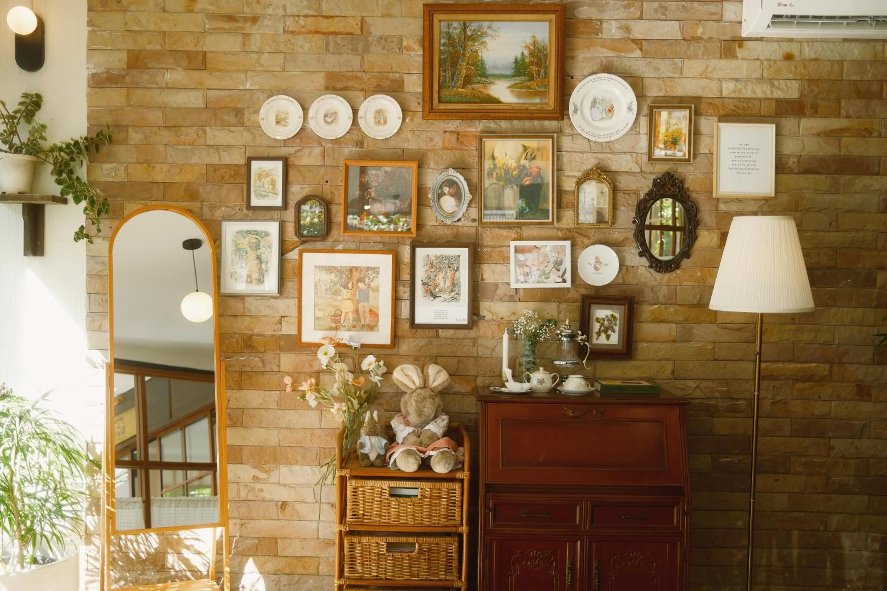 Decorative detail in La Burie Gallery Hotel