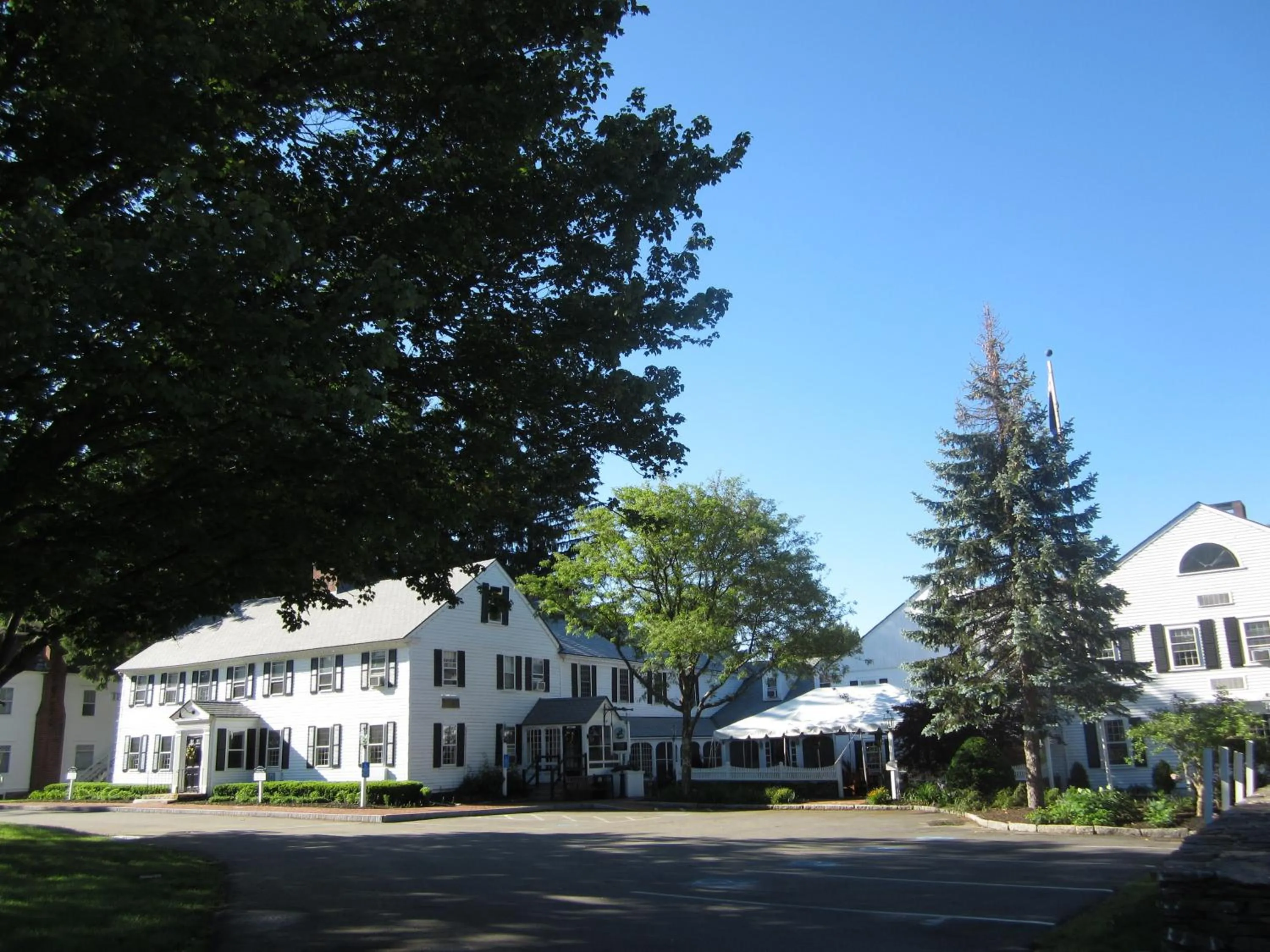 Facade/entrance in Publick House Historic Inn and Country Motor Lodge