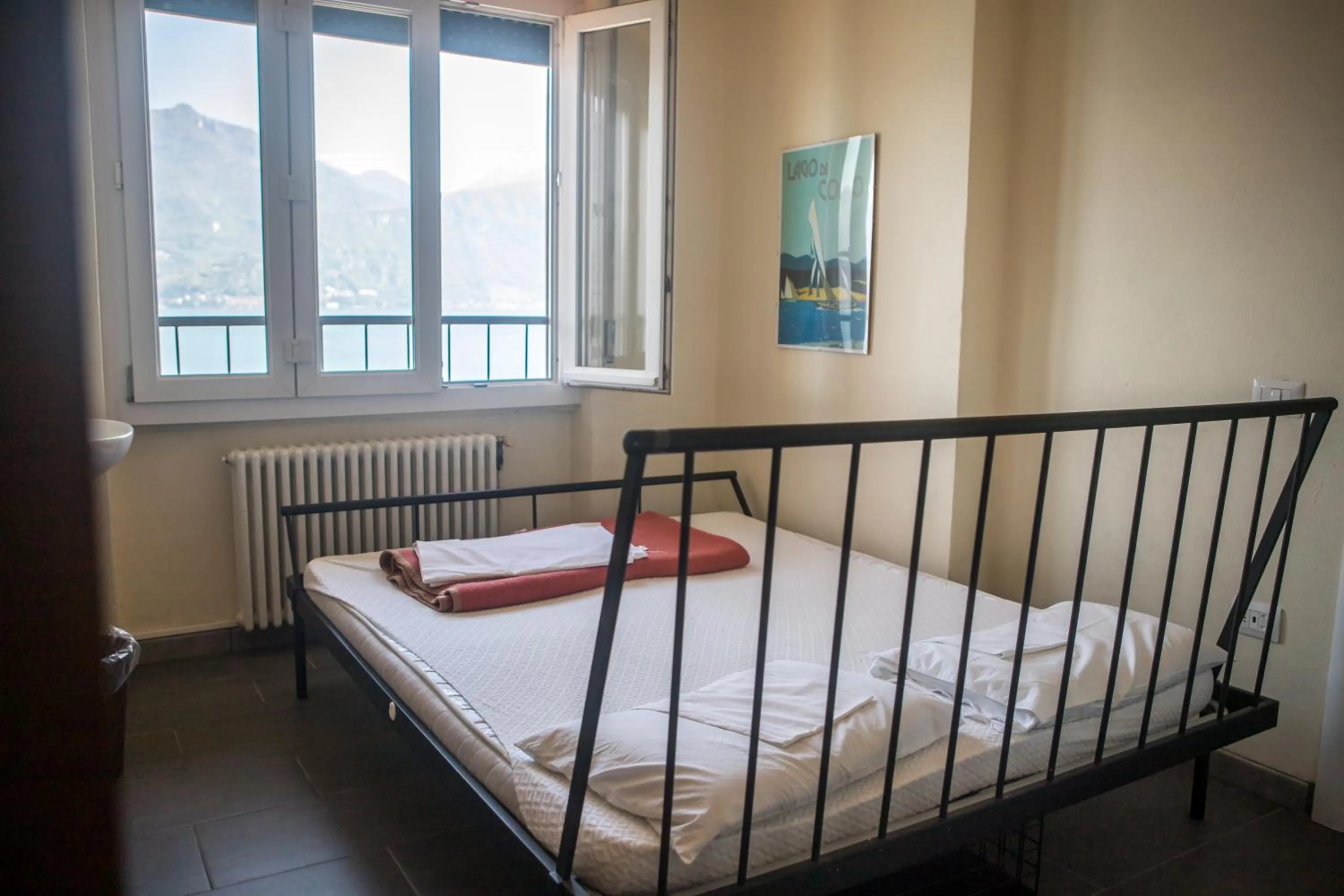 Bed in Lake Como Hostel