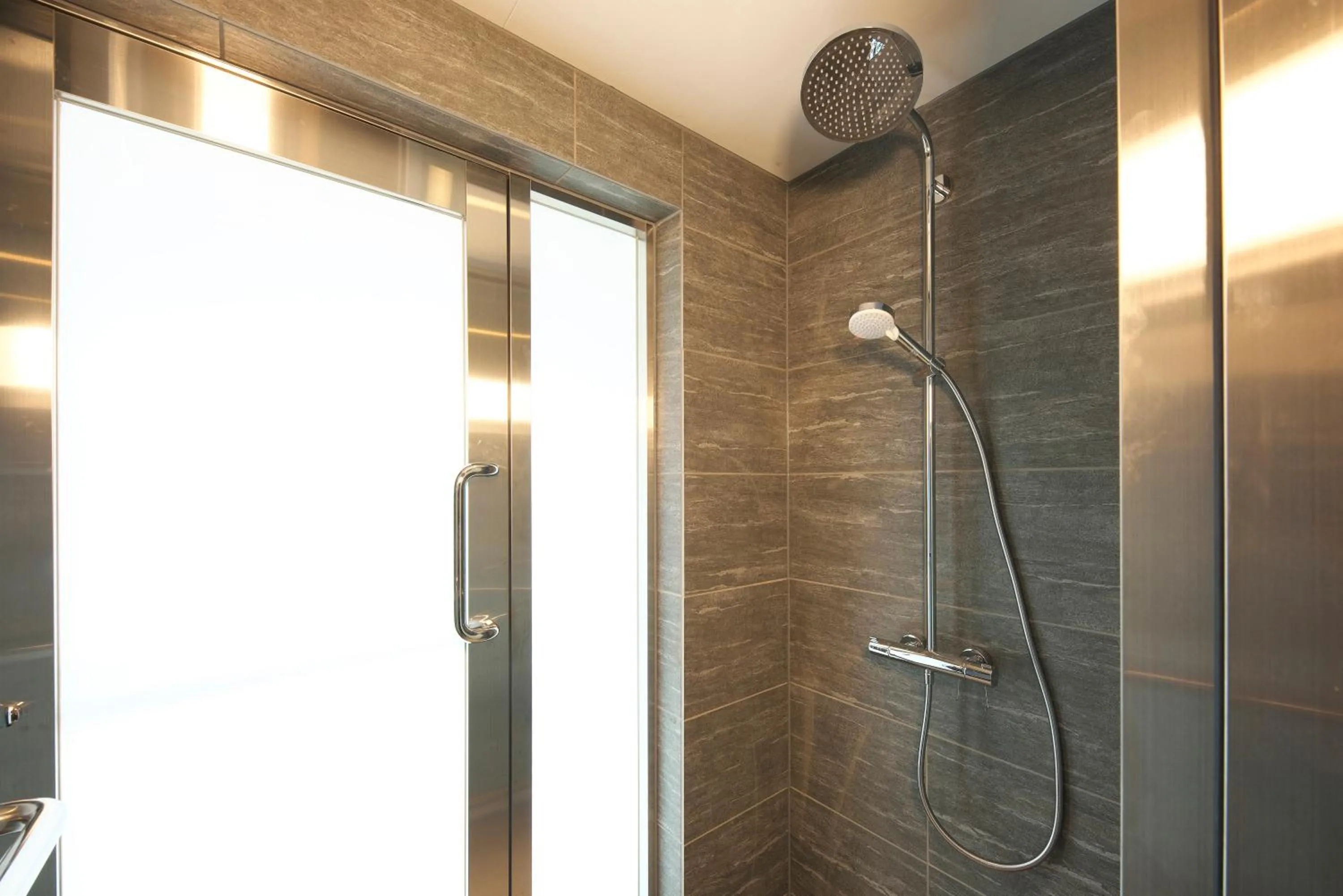 Shower in Hotel Hanaan