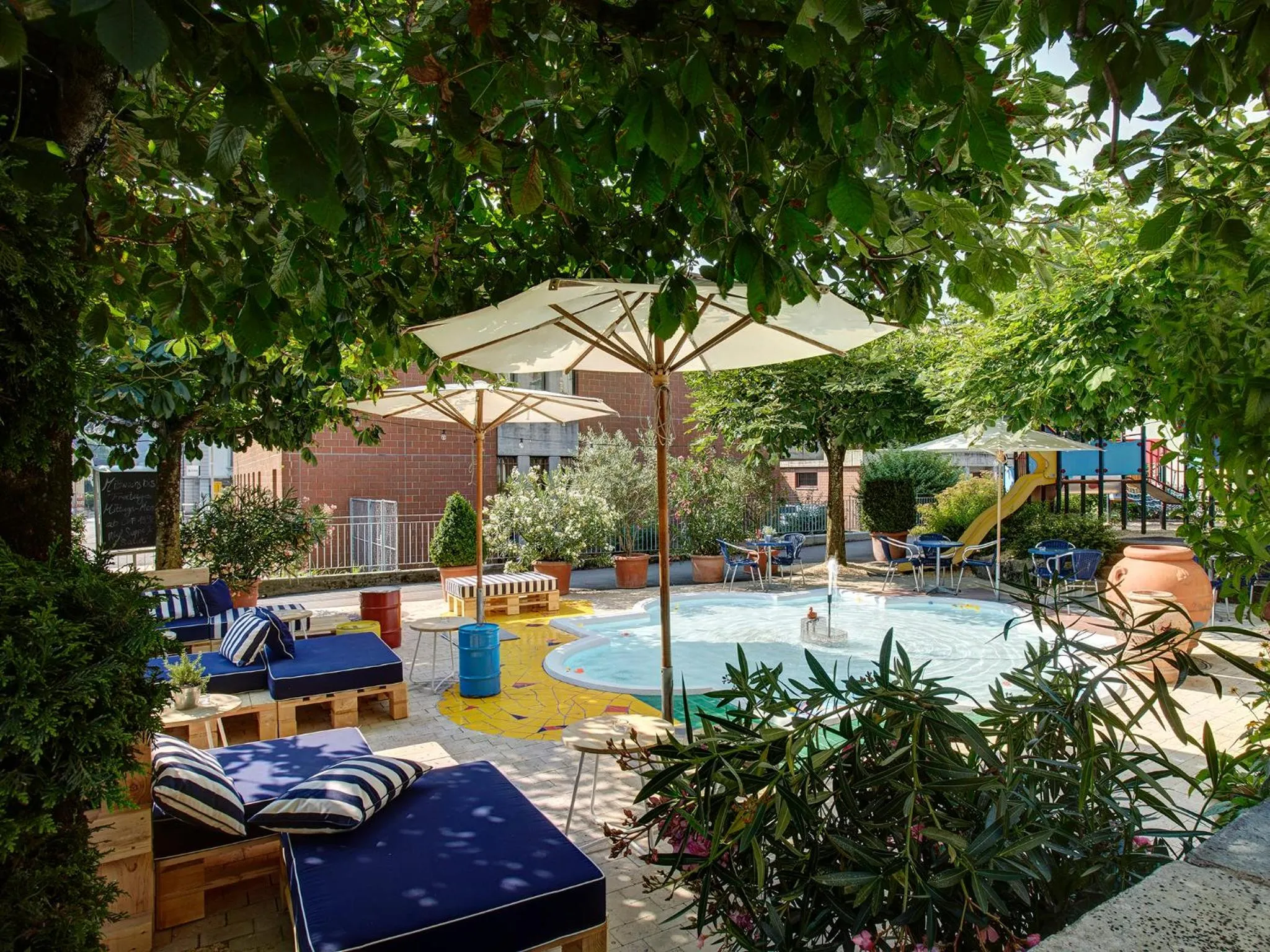 Garden in August Restaurant Hotel