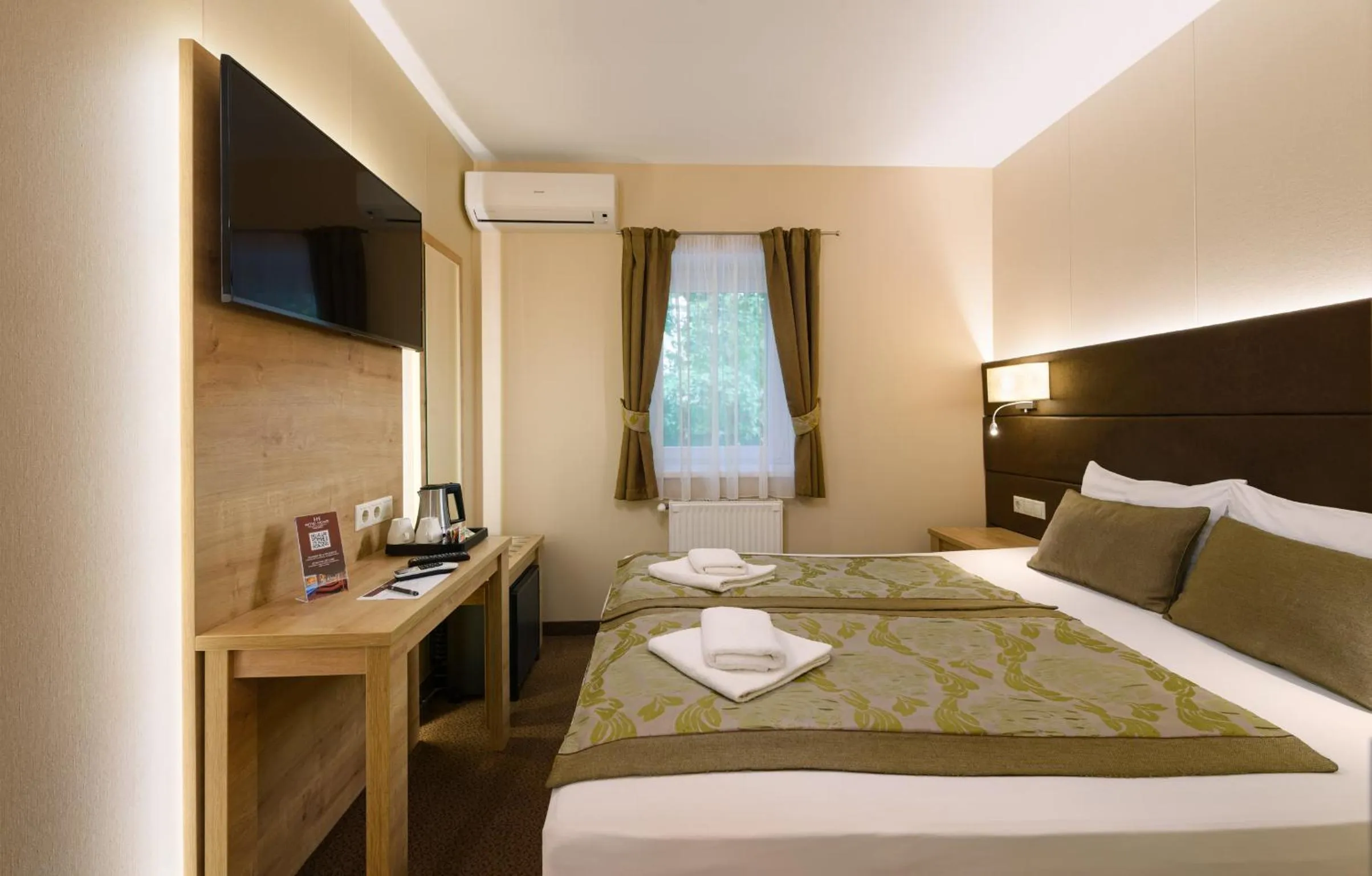 Photo of the whole room, Bed in Hotel Honti Wellness és Konferencia Szálloda