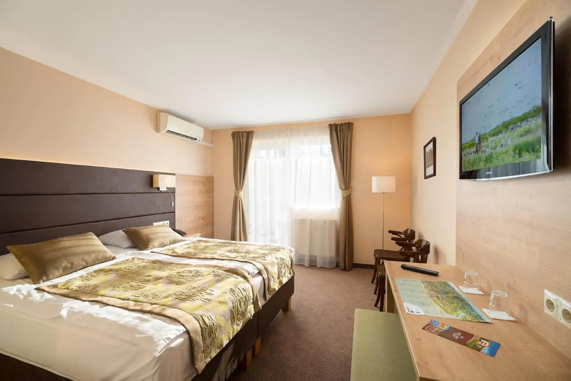 Double or Twin Room in Hotel Honti Wellness és Konferencia Szálloda Double or Twin Room in Hotel Honti Wellness és Konferencia Szálloda