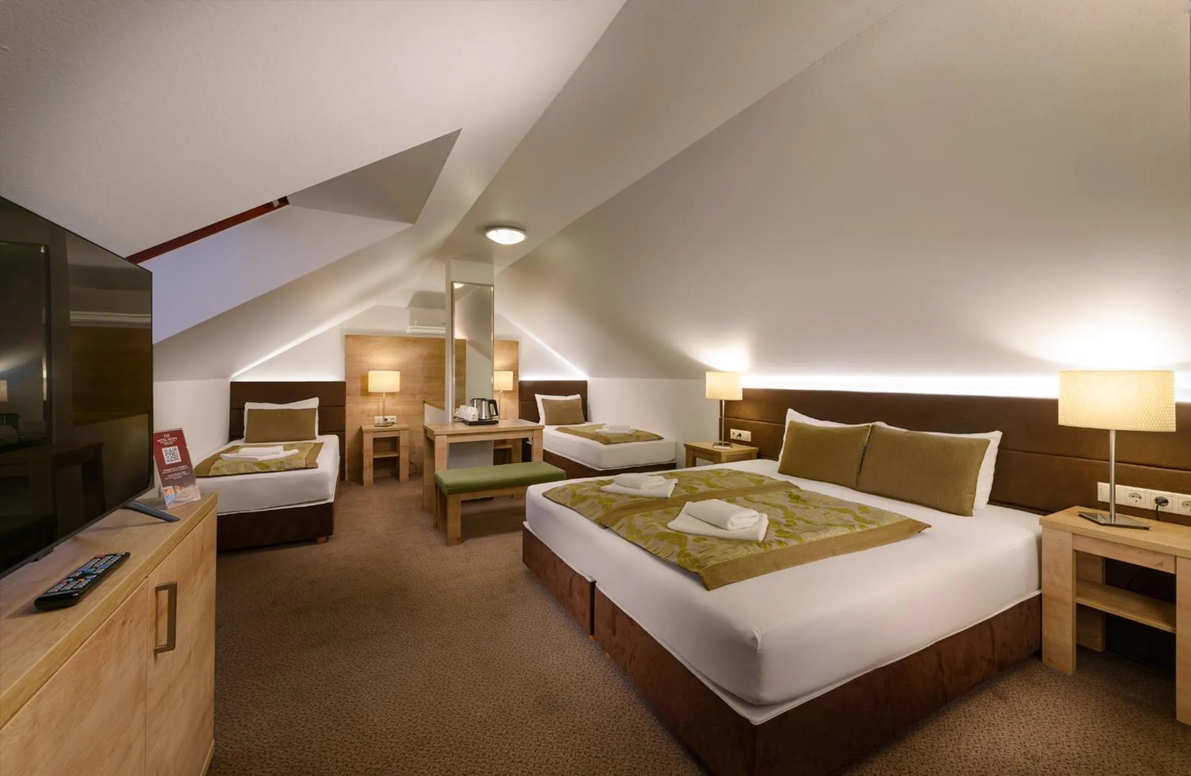 Photo of the whole room, Bed in Hotel Honti Wellness és Konferencia Szálloda