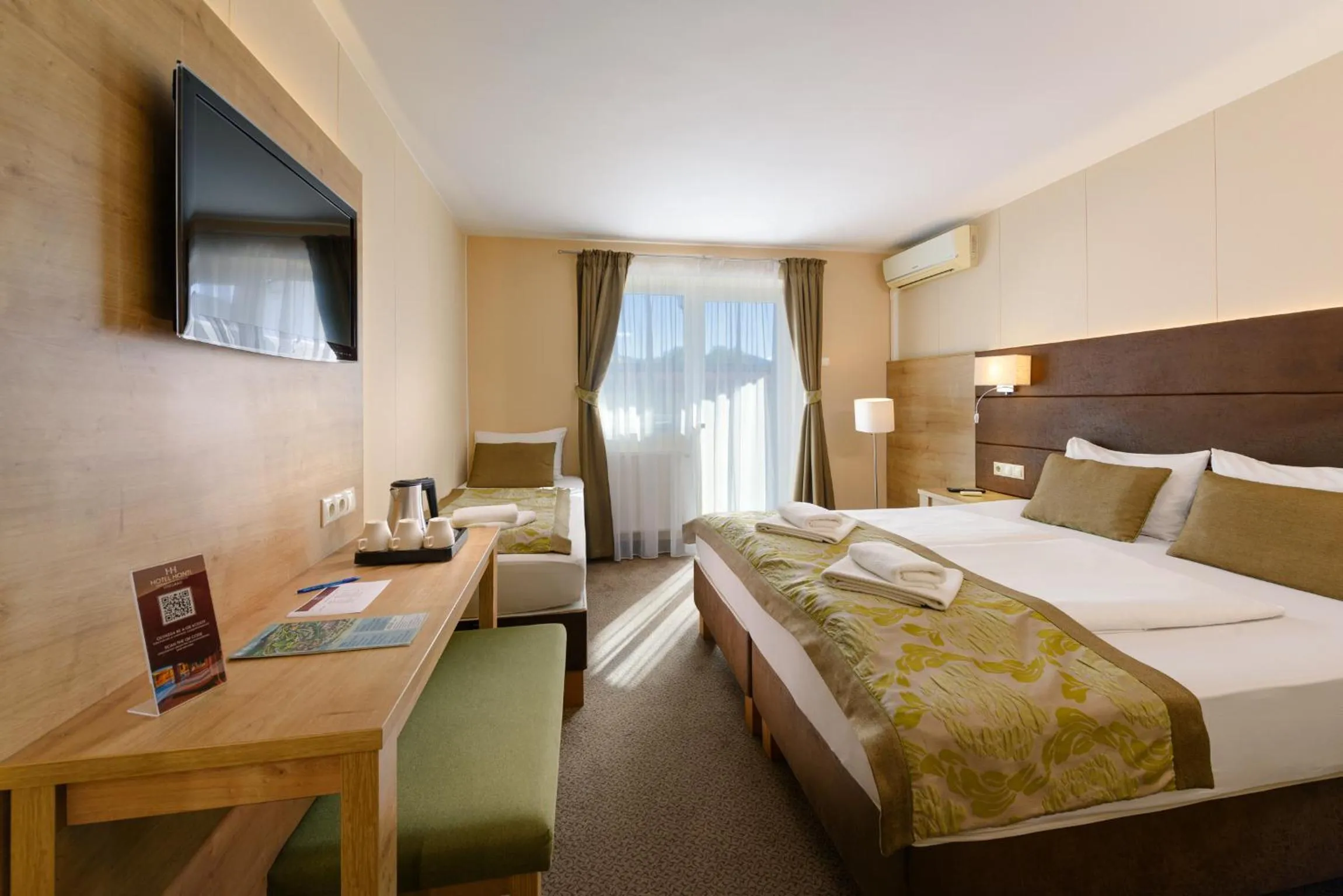 Photo of the whole room, Bed in Hotel Honti Wellness és Konferencia Szálloda