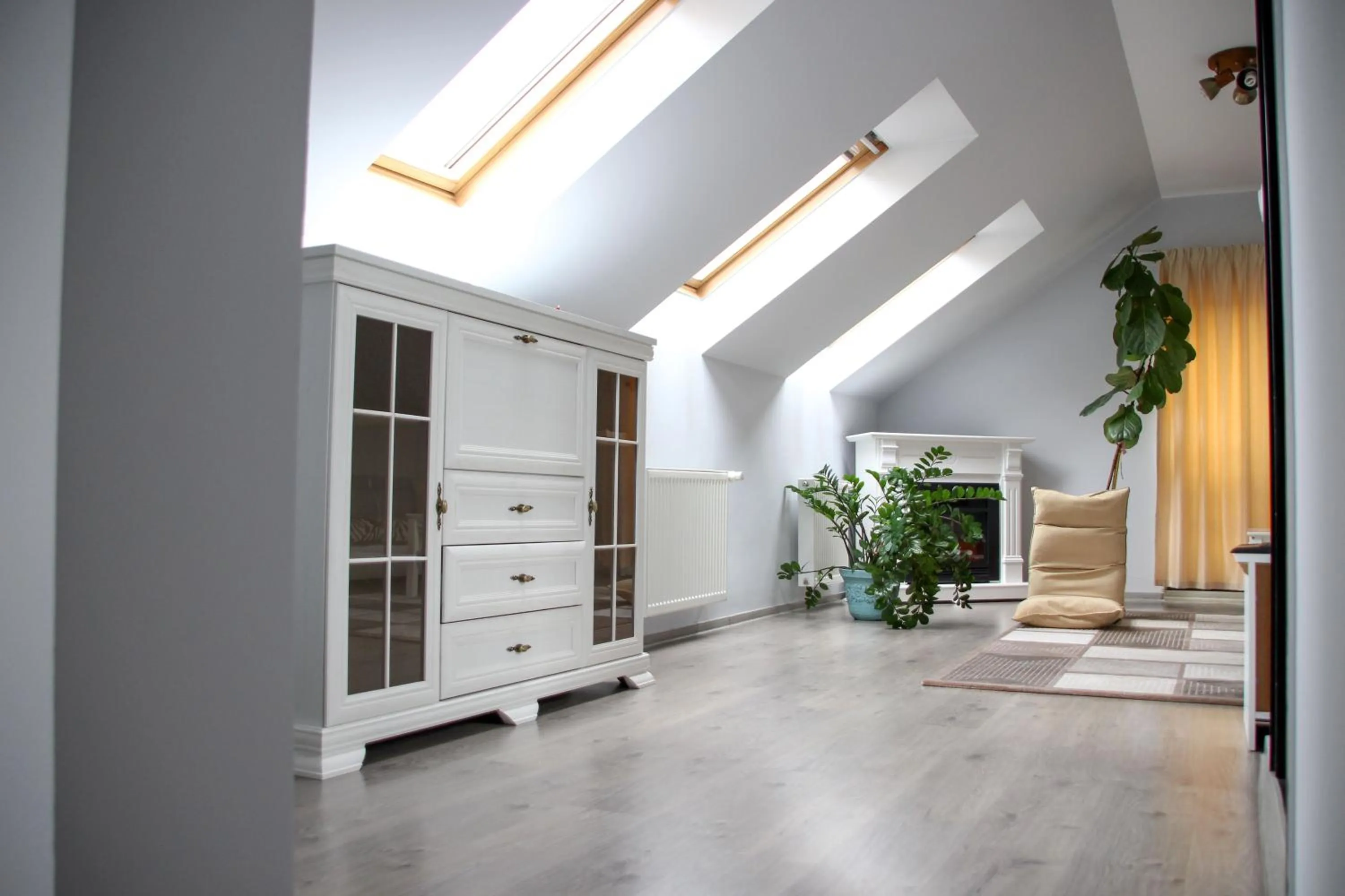 Astoria Hotel & Restaurant