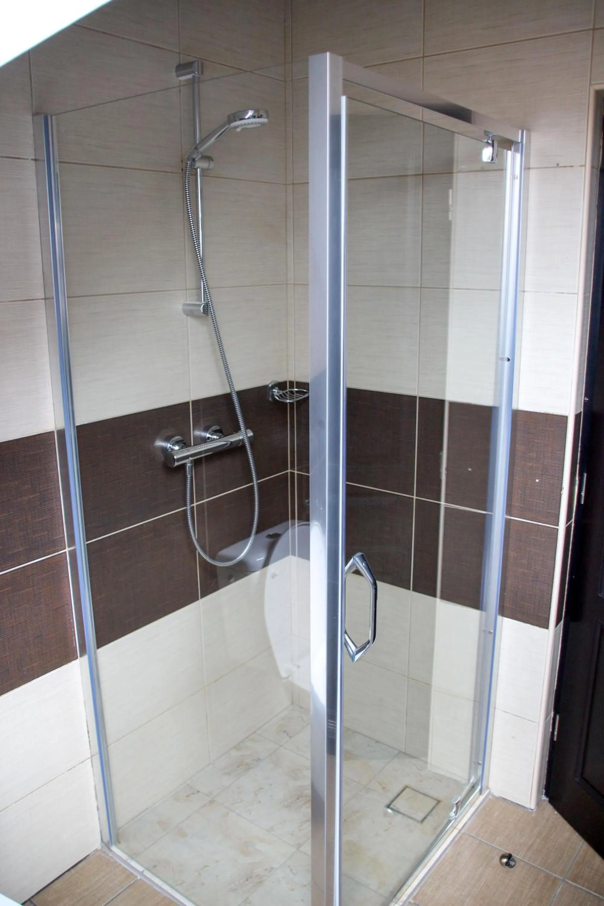 Astoria Hotel & Restaurant