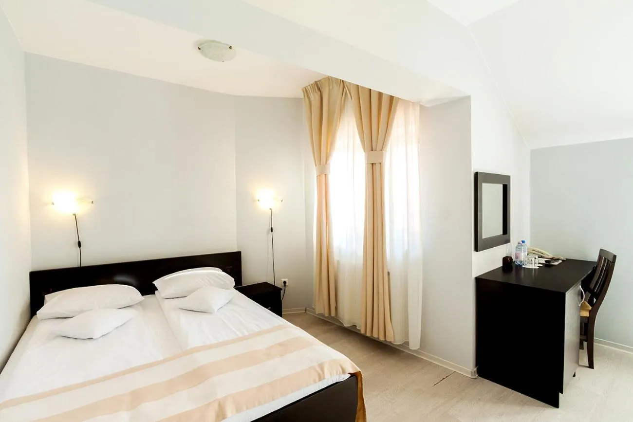 Bed in Astoria Hotel & Restaurant