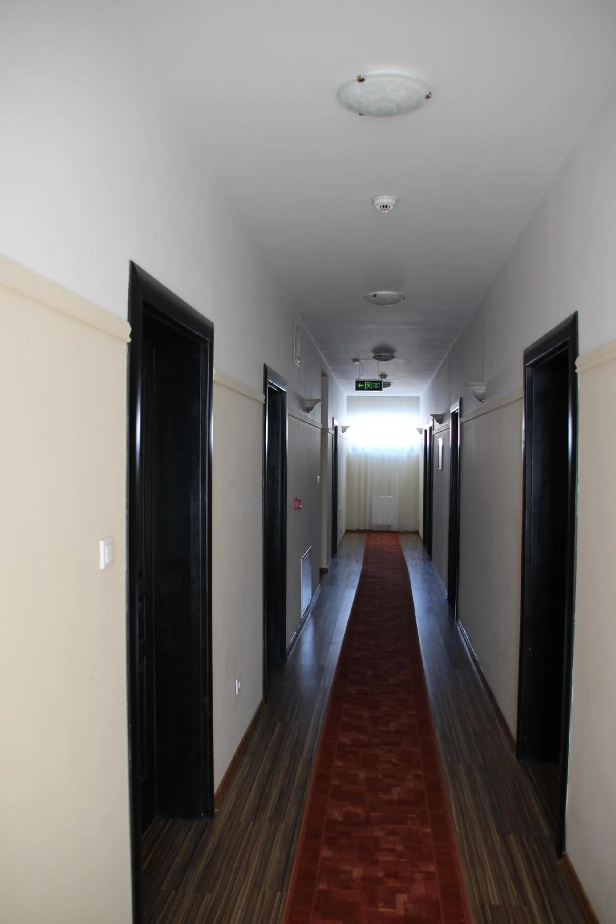 Area and facilities in Astoria Hotel & Restaurant