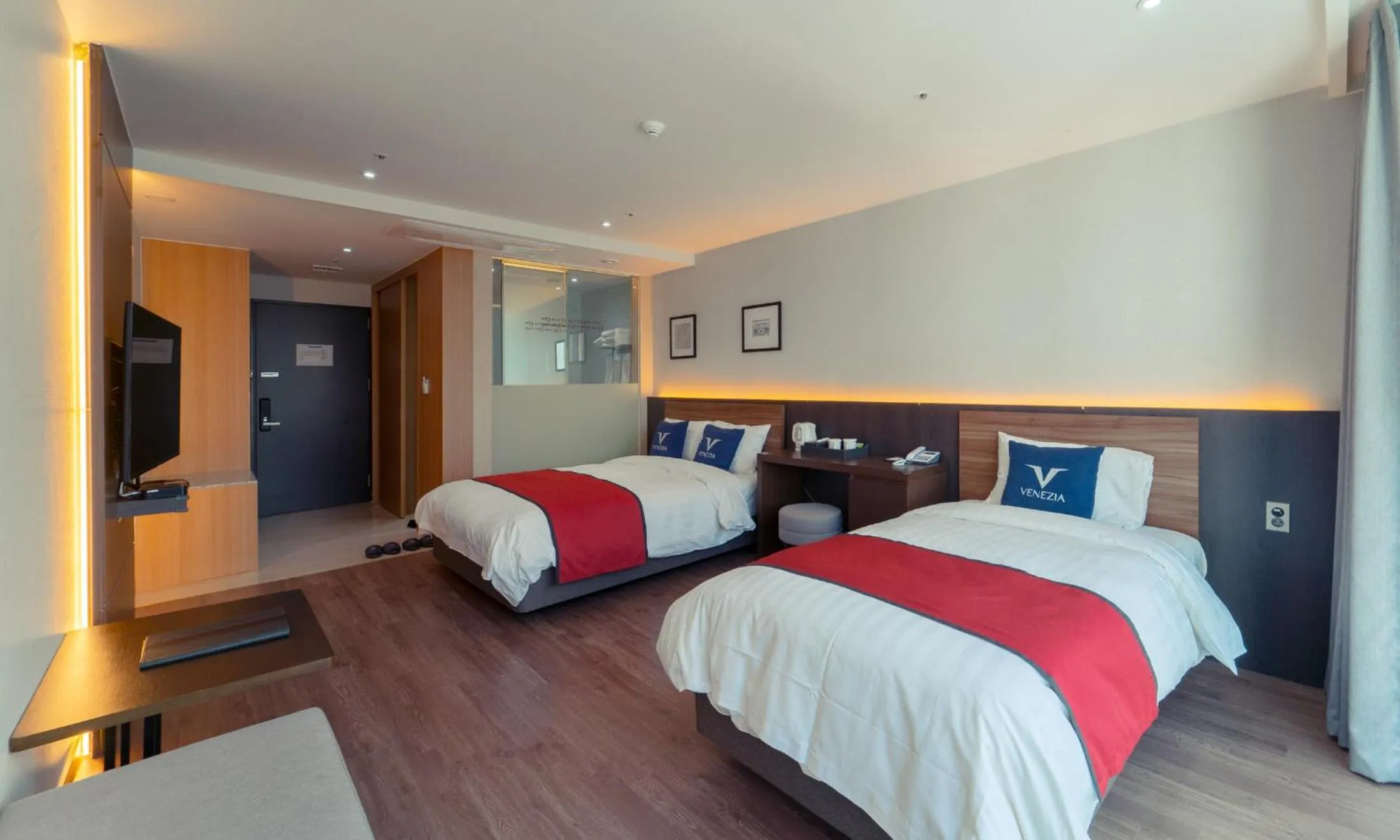 Bedroom, Bed in Venezia Hotel and Suite