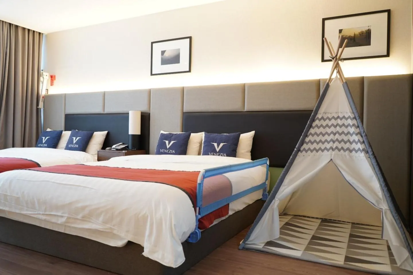 Bedroom, Bed in Venezia Hotel and Suite