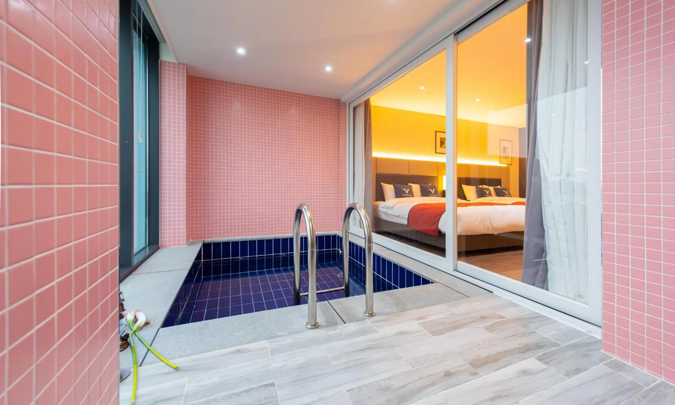 Bedroom, Bed in Venezia Hotel and Suite