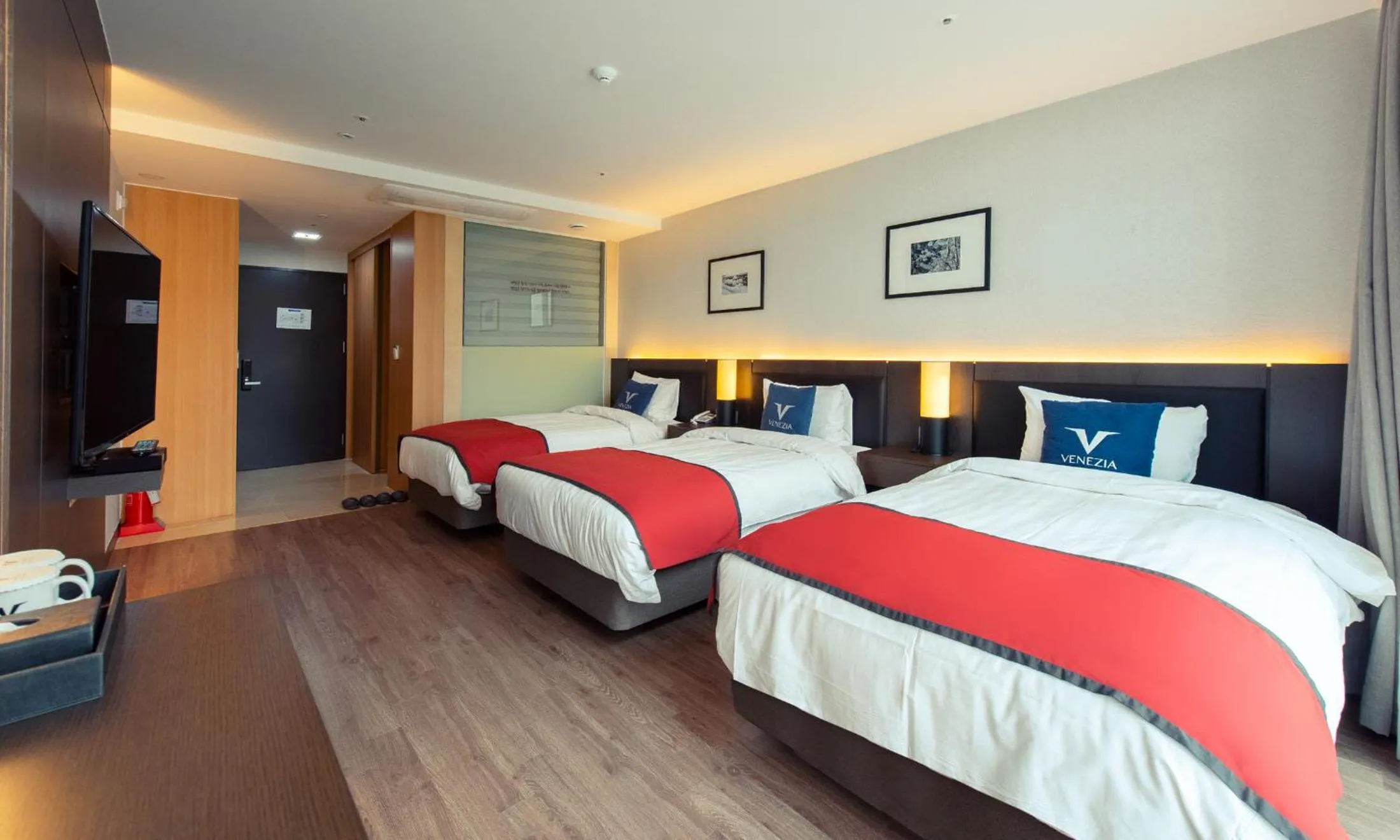 Bedroom, Bed in Venezia Hotel and Suite