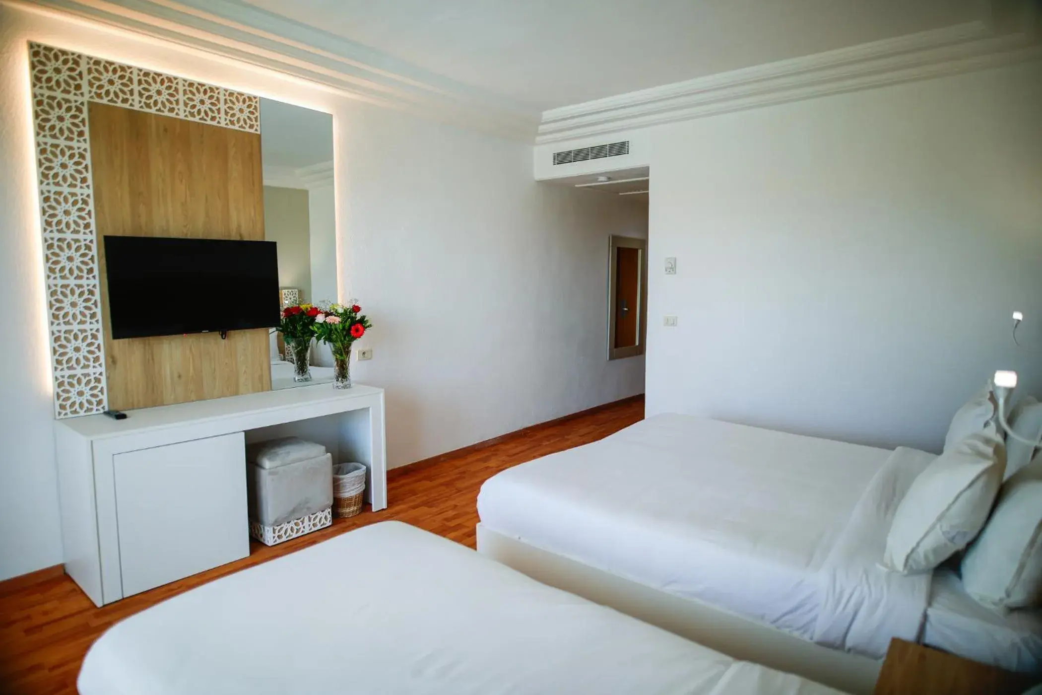 TV and multimedia, Bed in TMK L'Atrium Yasmine by Turismark TV and multimedia, Bed in TMK L'Atrium Yasmine by Turismark