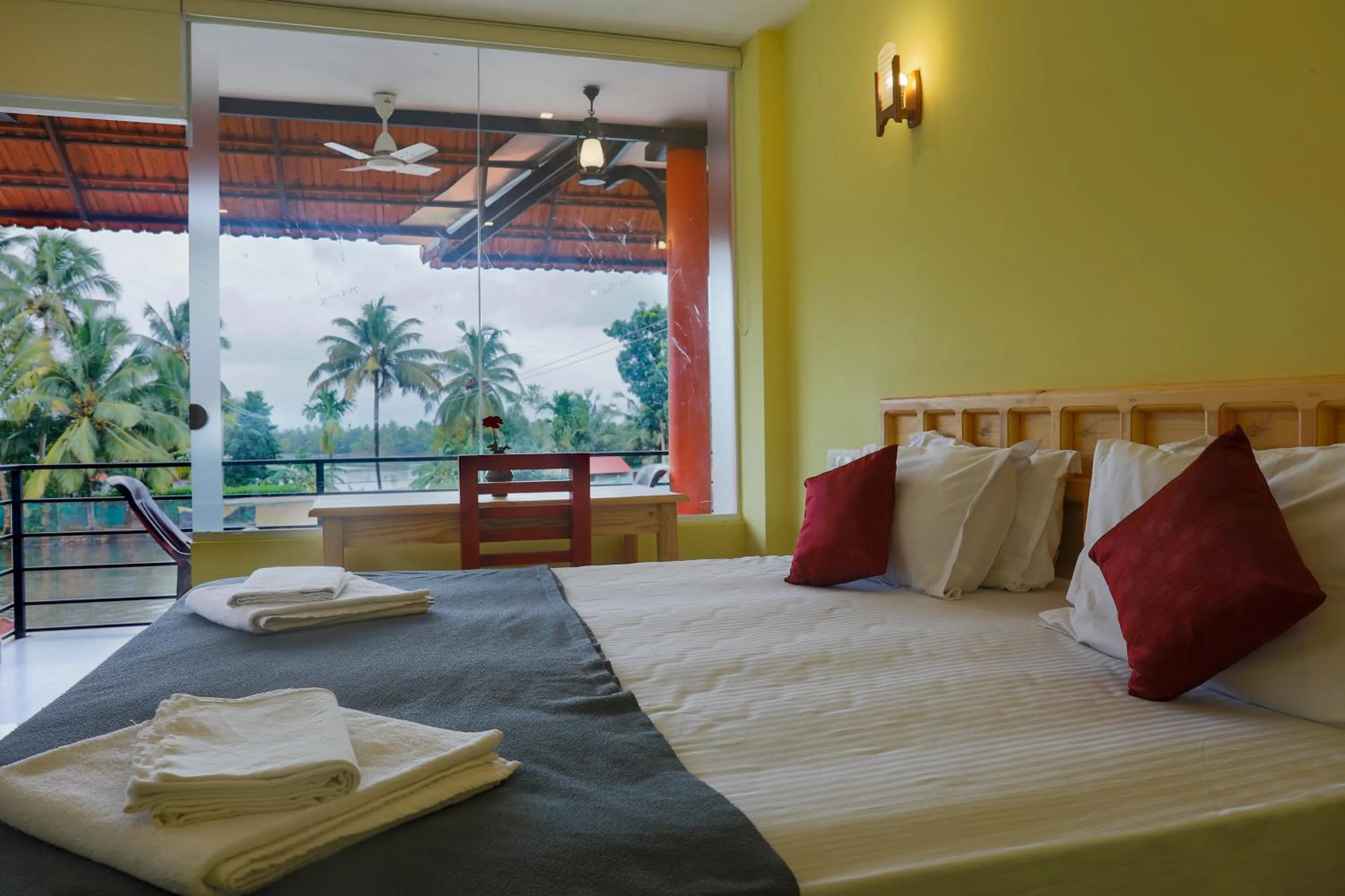 Bed in The Lake Paradise Boutique Resort