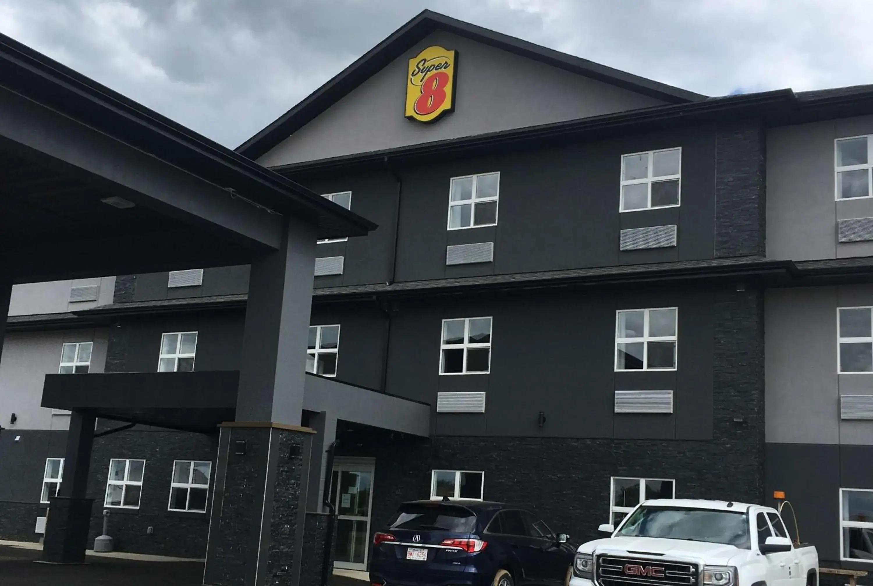 Property building in Super 8 by Wyndham Hardisty Property building in Super 8 by Wyndham Hardisty