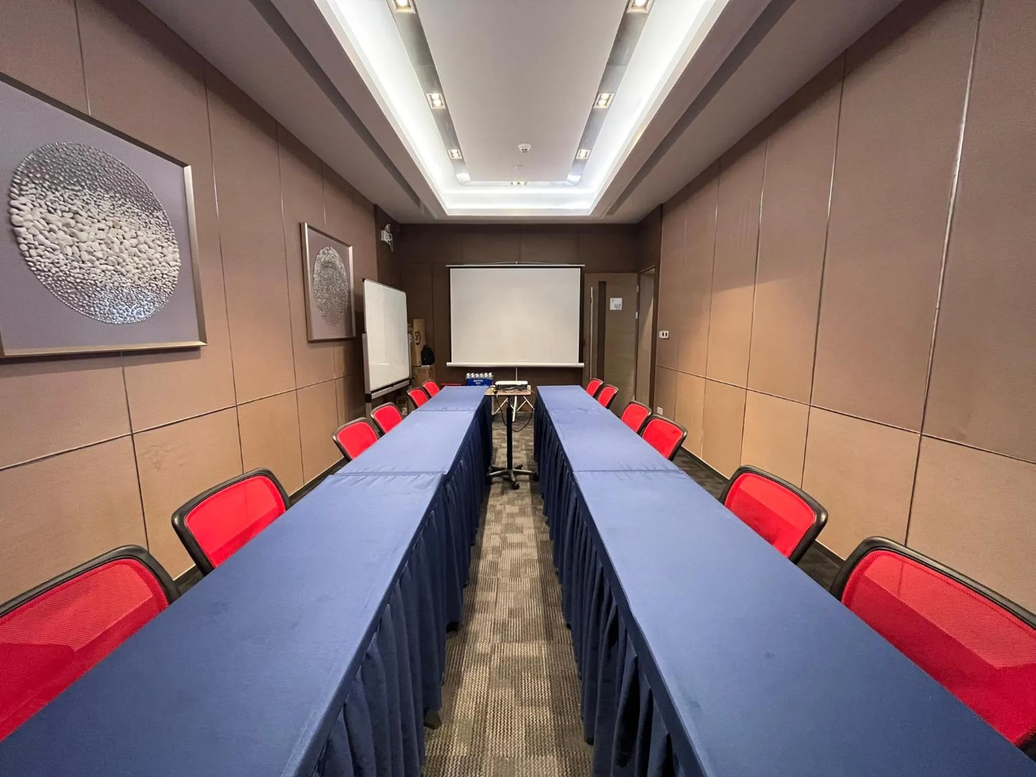 Meeting/conference room in Holiday Inn Express - Suzhou Industrial Park by IHG