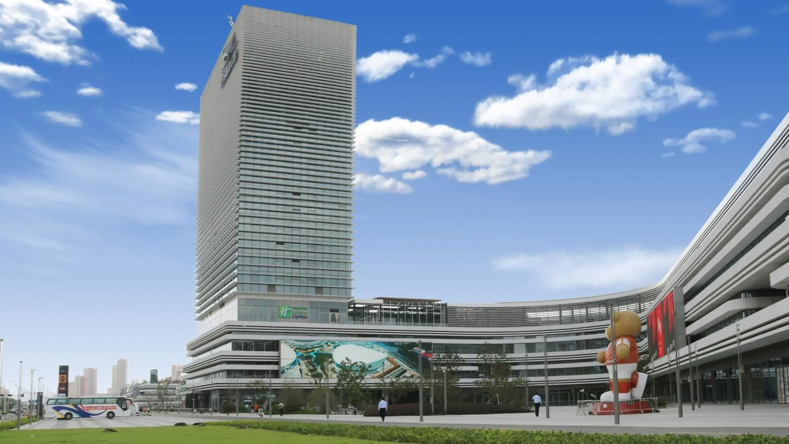 Property building in Holiday Inn Express - Suzhou Industrial Park by IHG Property building in Holiday Inn Express - Suzhou Industrial Park by IHG