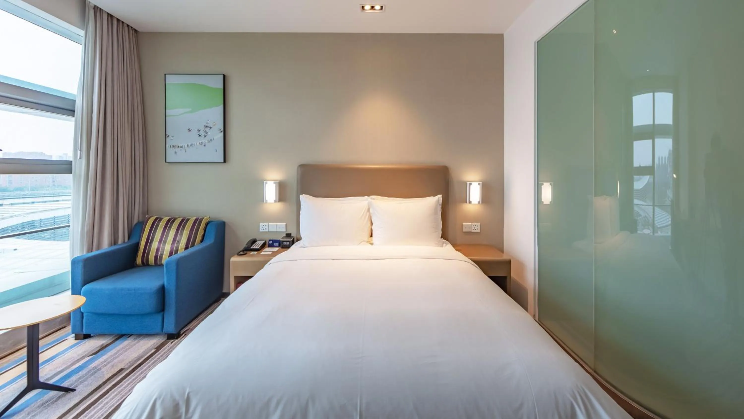 Photo of the whole room, Bed in Holiday Inn Express - Suzhou Industrial Park by IHG