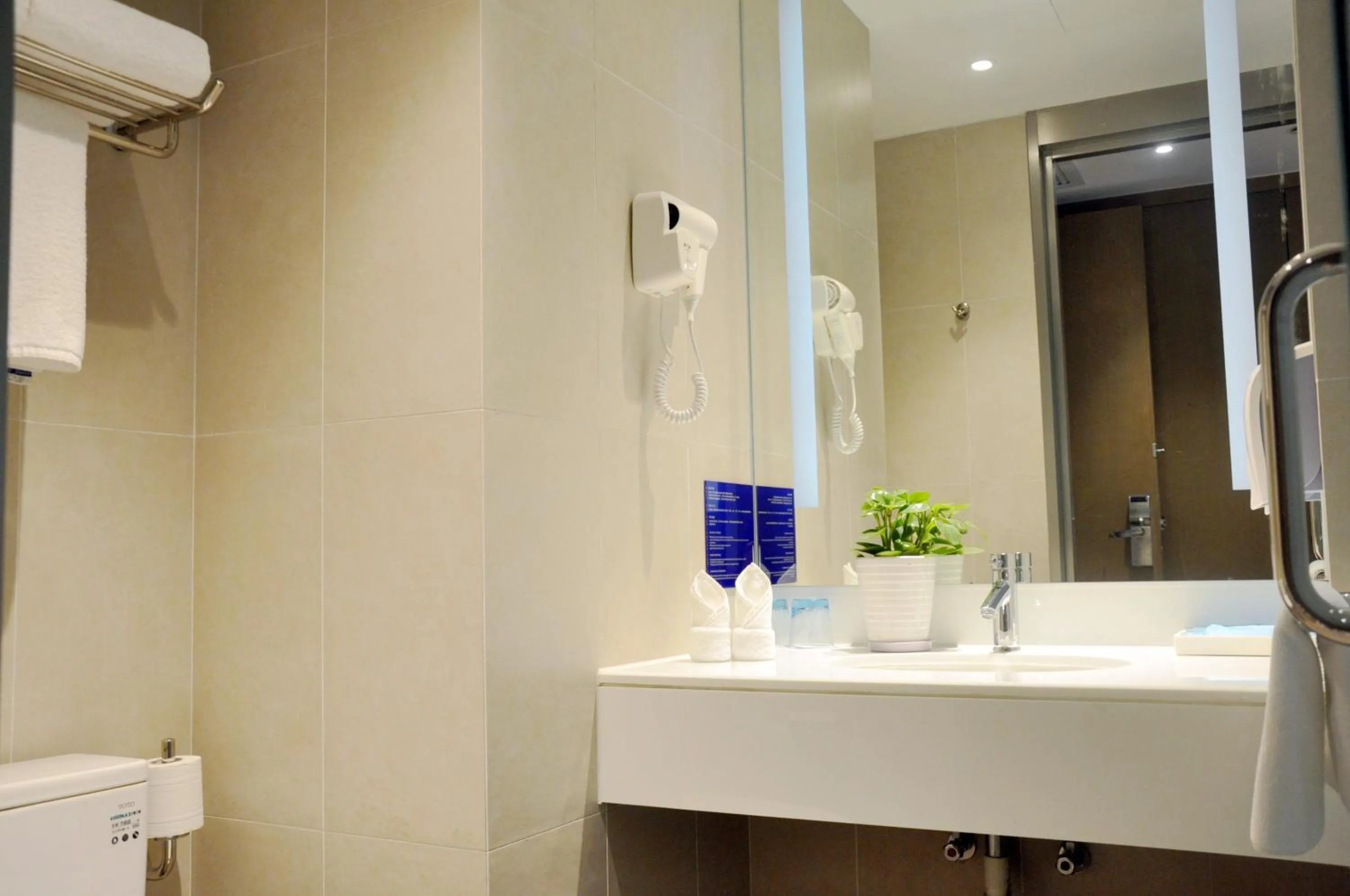 Bathroom in Holiday Inn Express - Suzhou Industrial Park by IHG