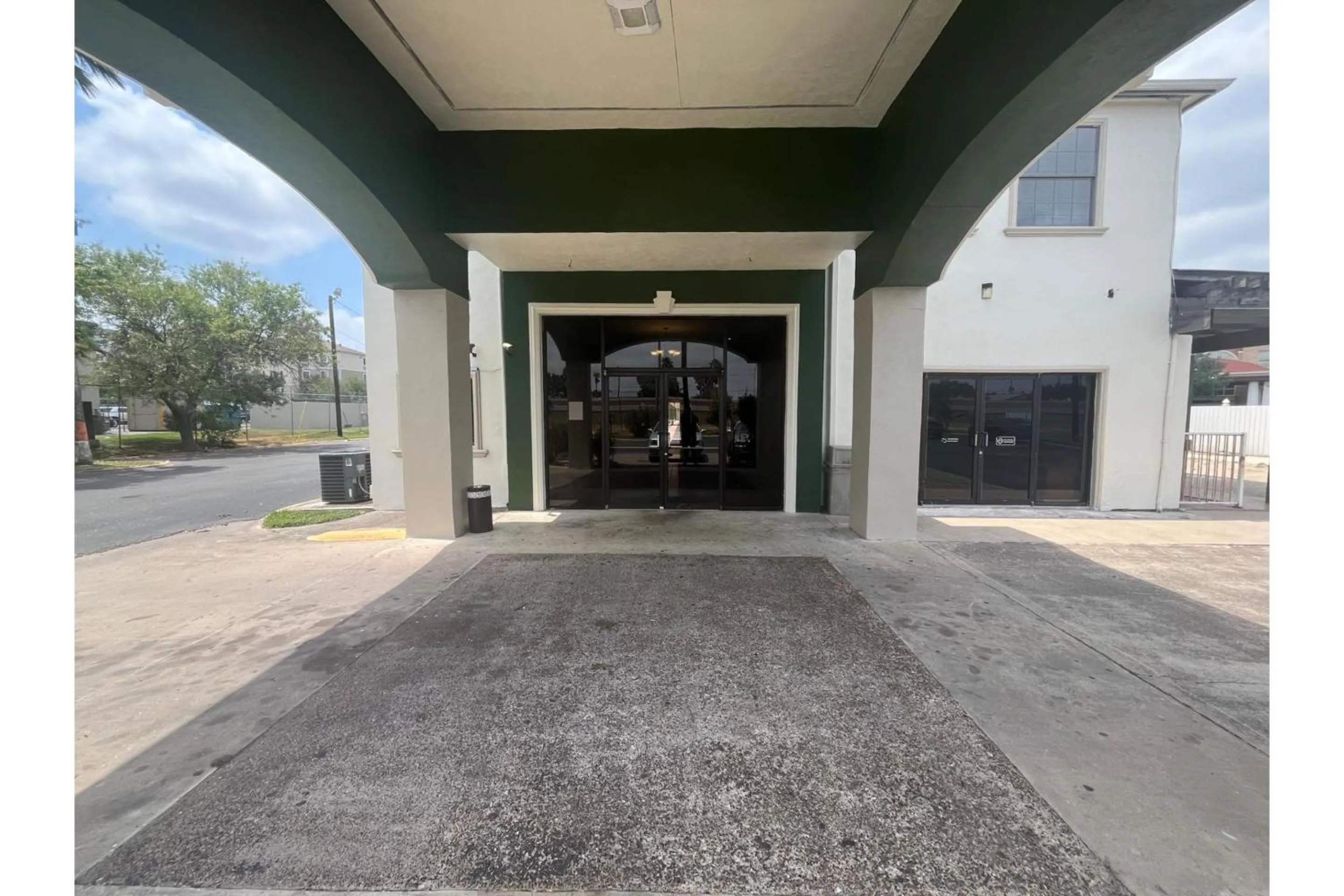 Facade/entrance in La Posada Inn By OYO Brownsville