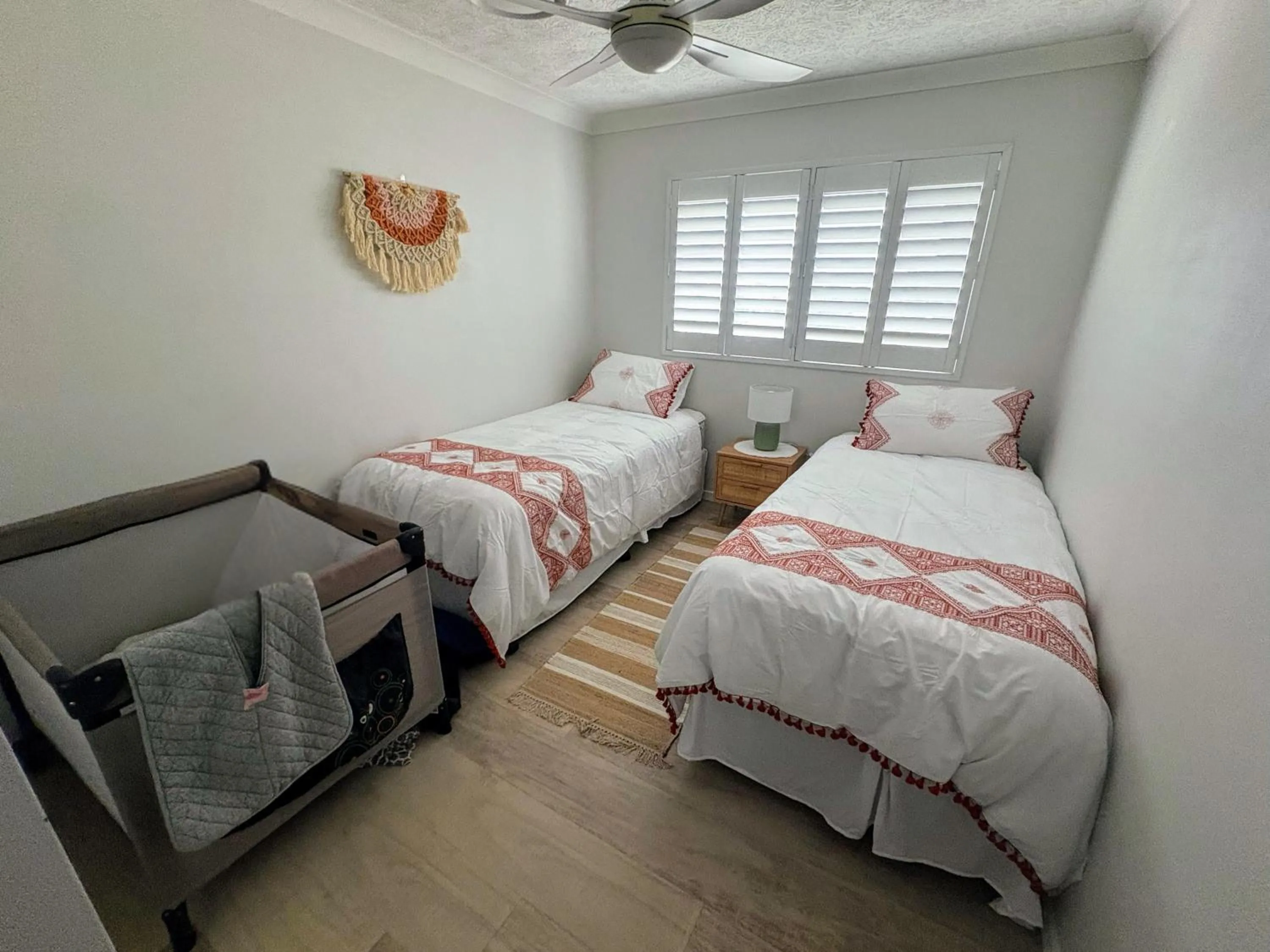 Bedroom, Bed in Oceanside Cove