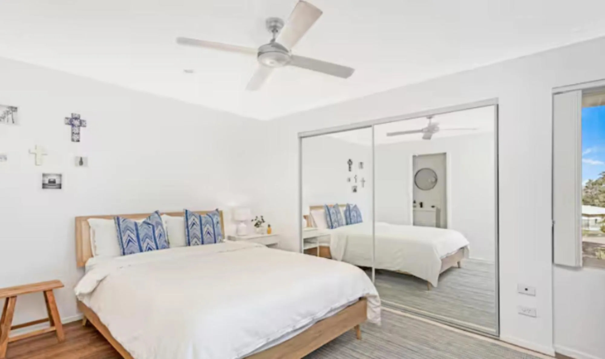 Bedroom, Bed in Oceanside Cove