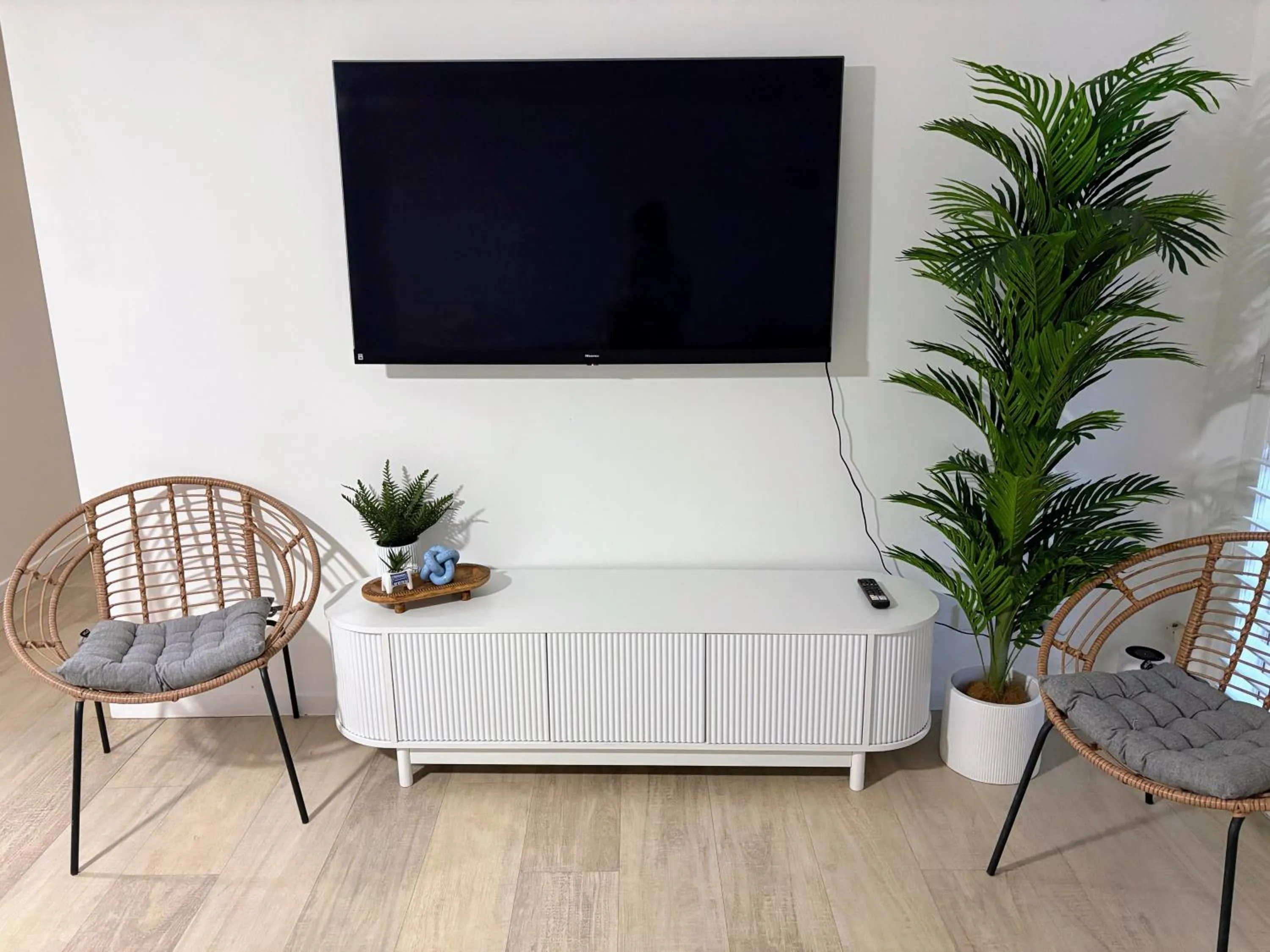 TV and multimedia in Oceanside Cove