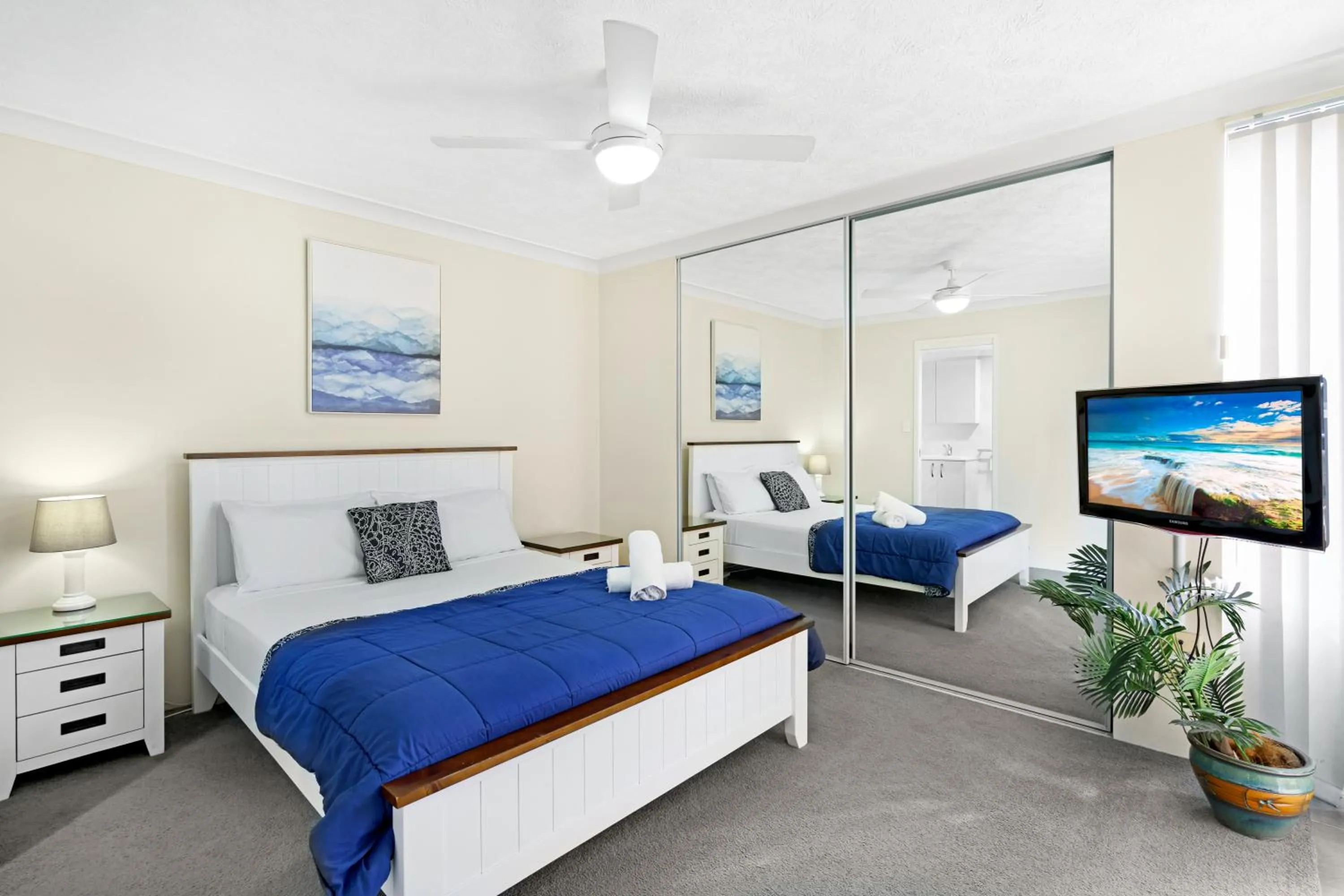 Bedroom, Bed in Oceanside Cove