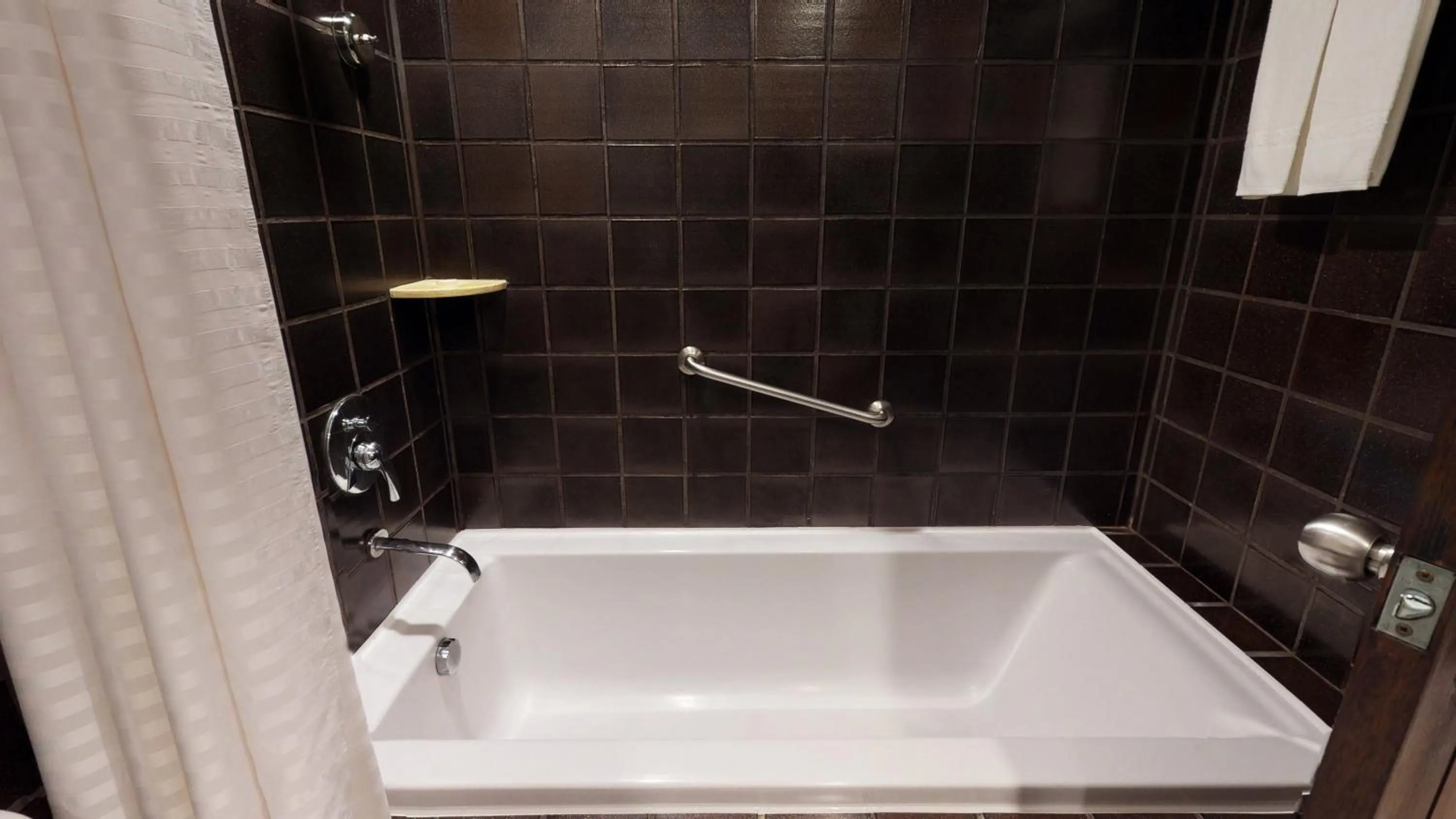 Bath in Tara Angkor Hotel