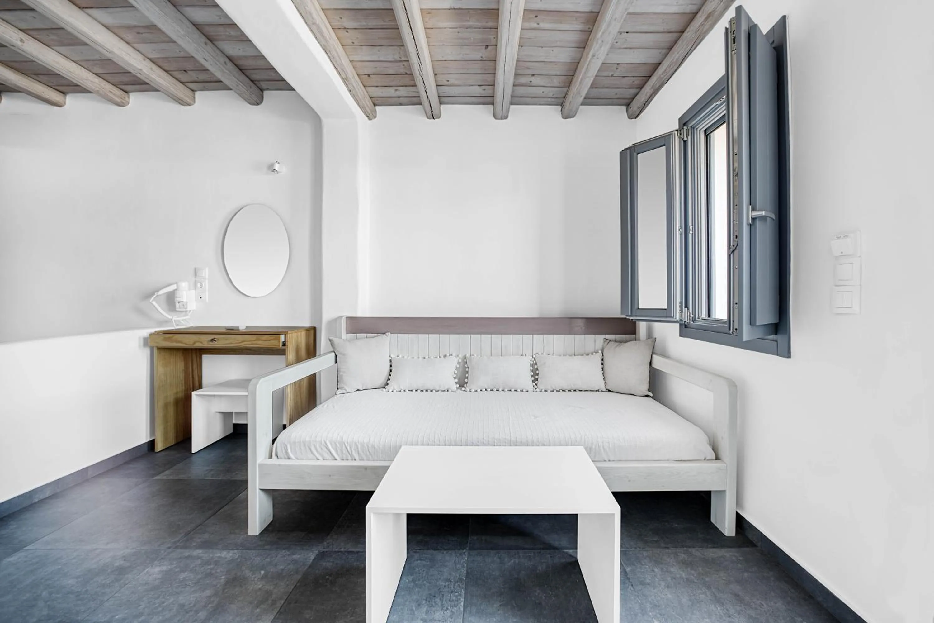 Bed in Belvedere