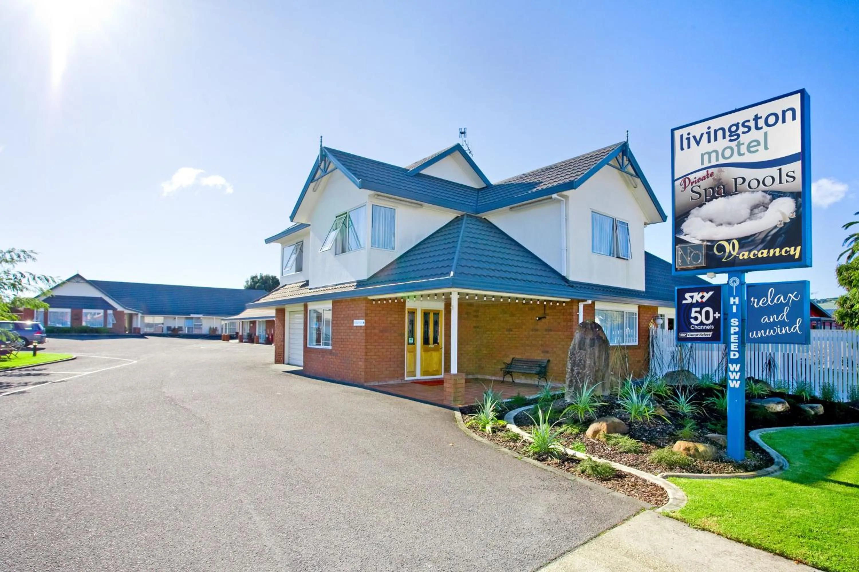Facade/entrance in Livingston Motel