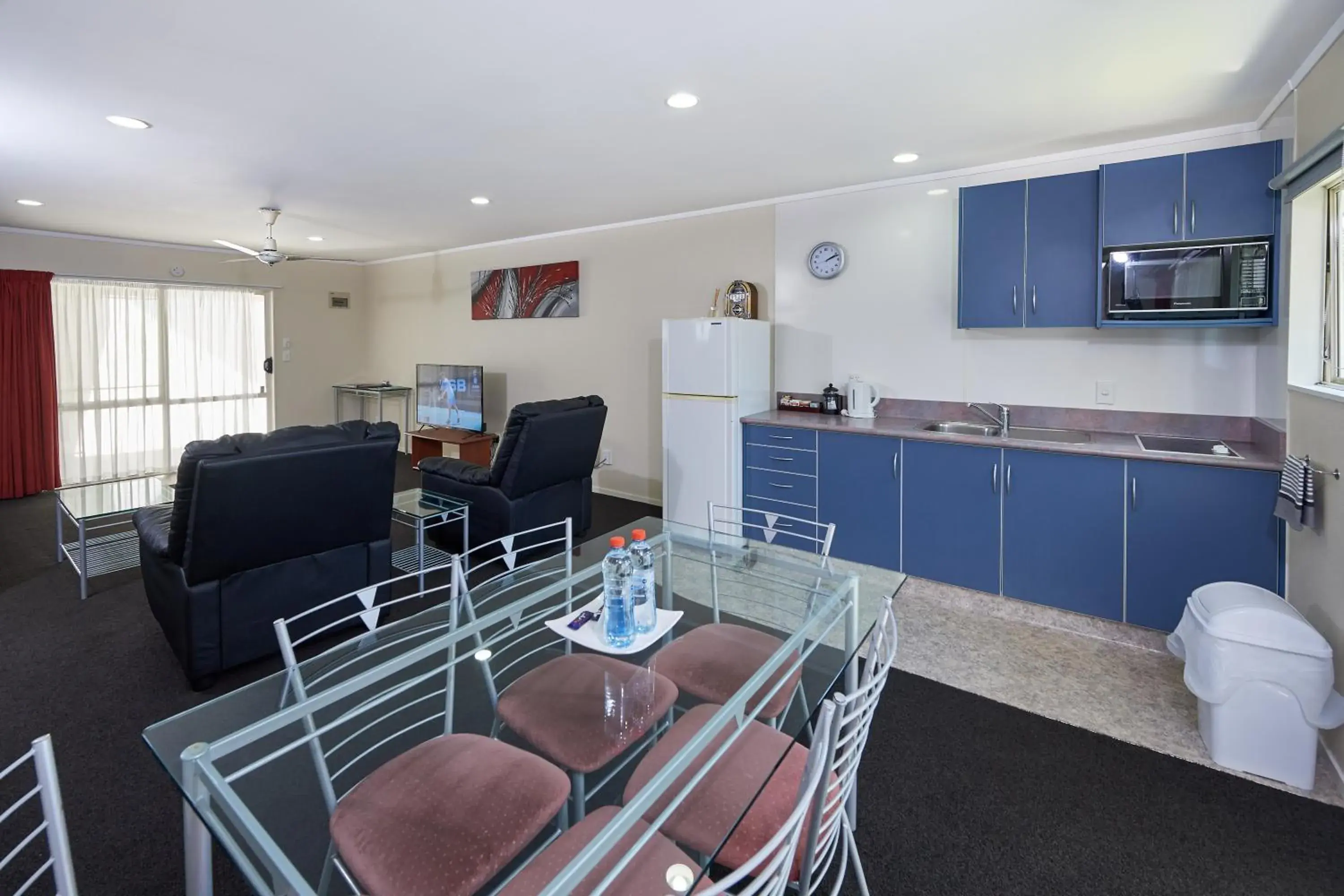 Two-Bedroom Apartment in Livingston Motel Two-Bedroom Apartment in Livingston Motel