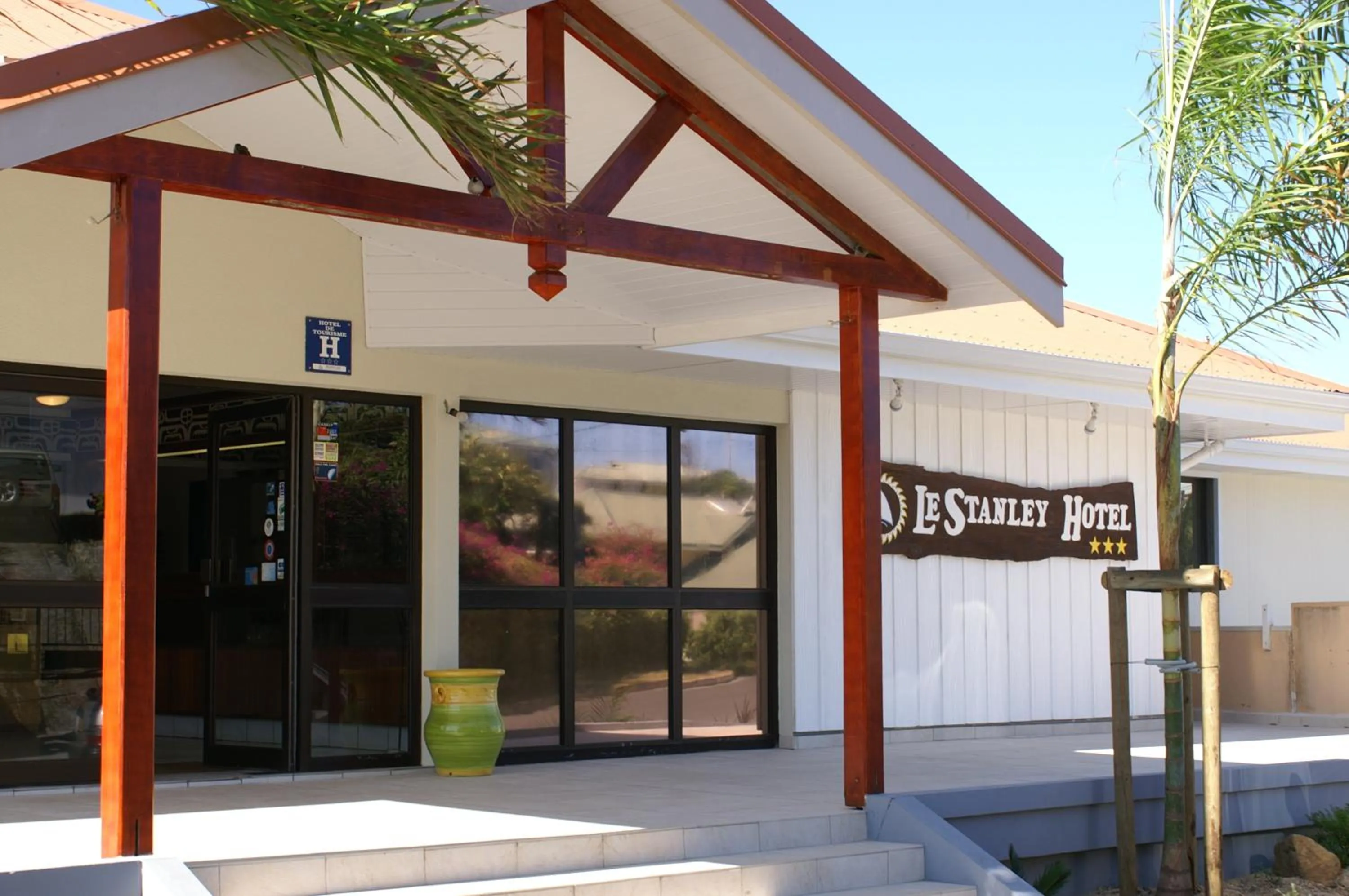 Property building in Le Stanley Hôtel