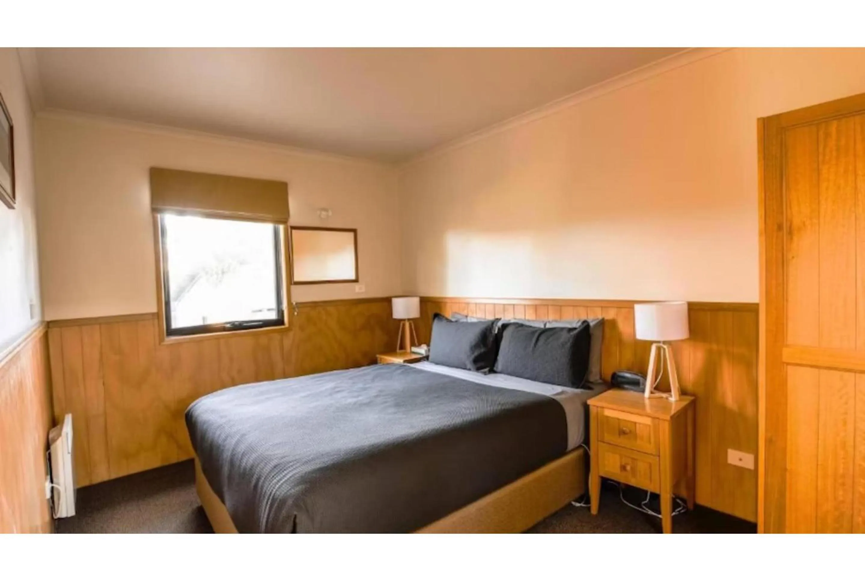 Bedroom, Bed in Discovery Parks - Cradle Mountain