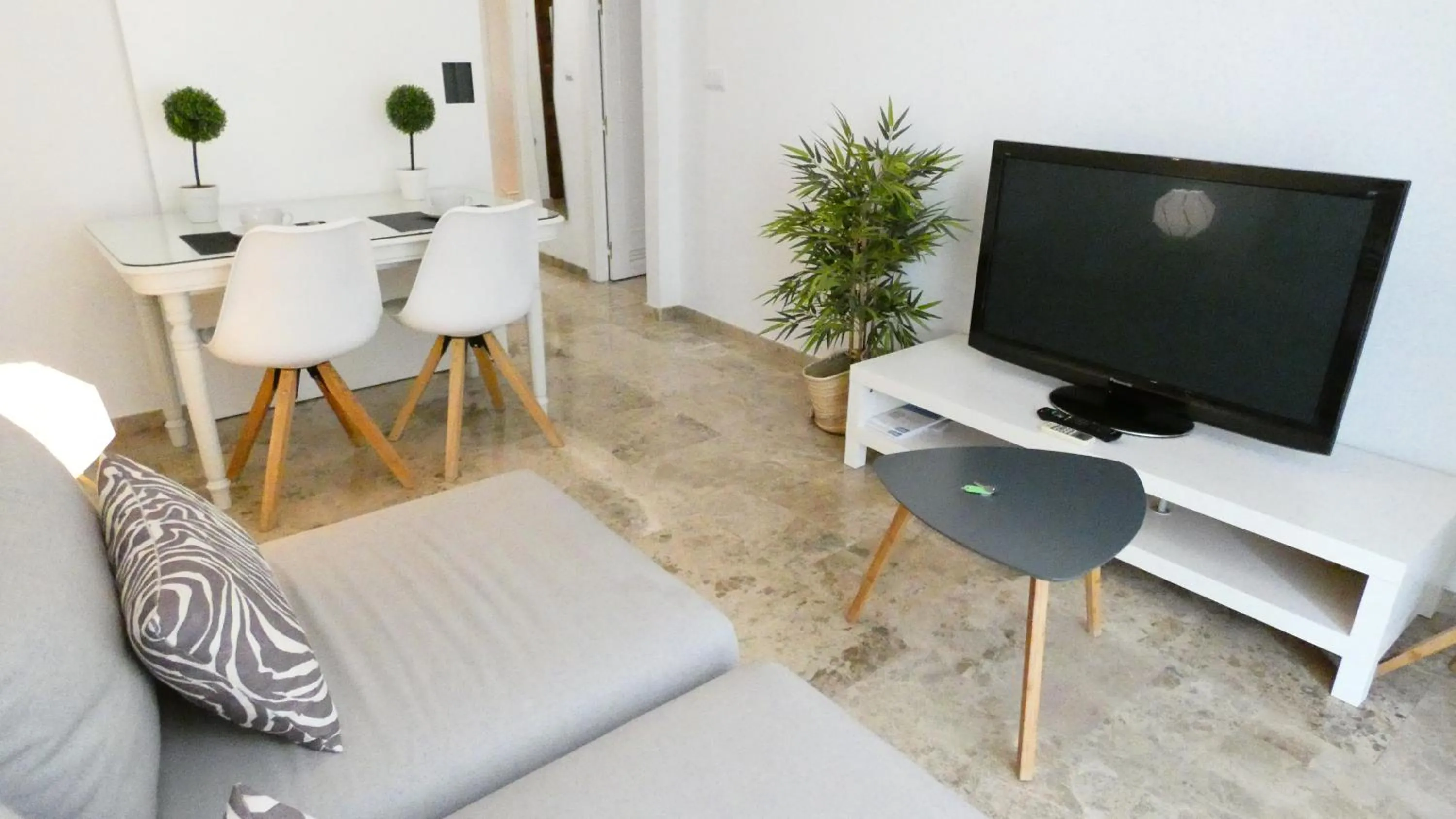 TV and multimedia in Azhar Suites