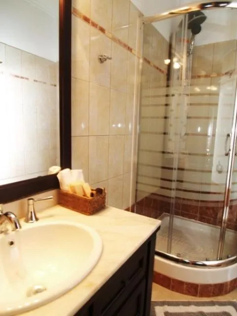 Bathroom in Pozar Salt Cave Hotel Spa