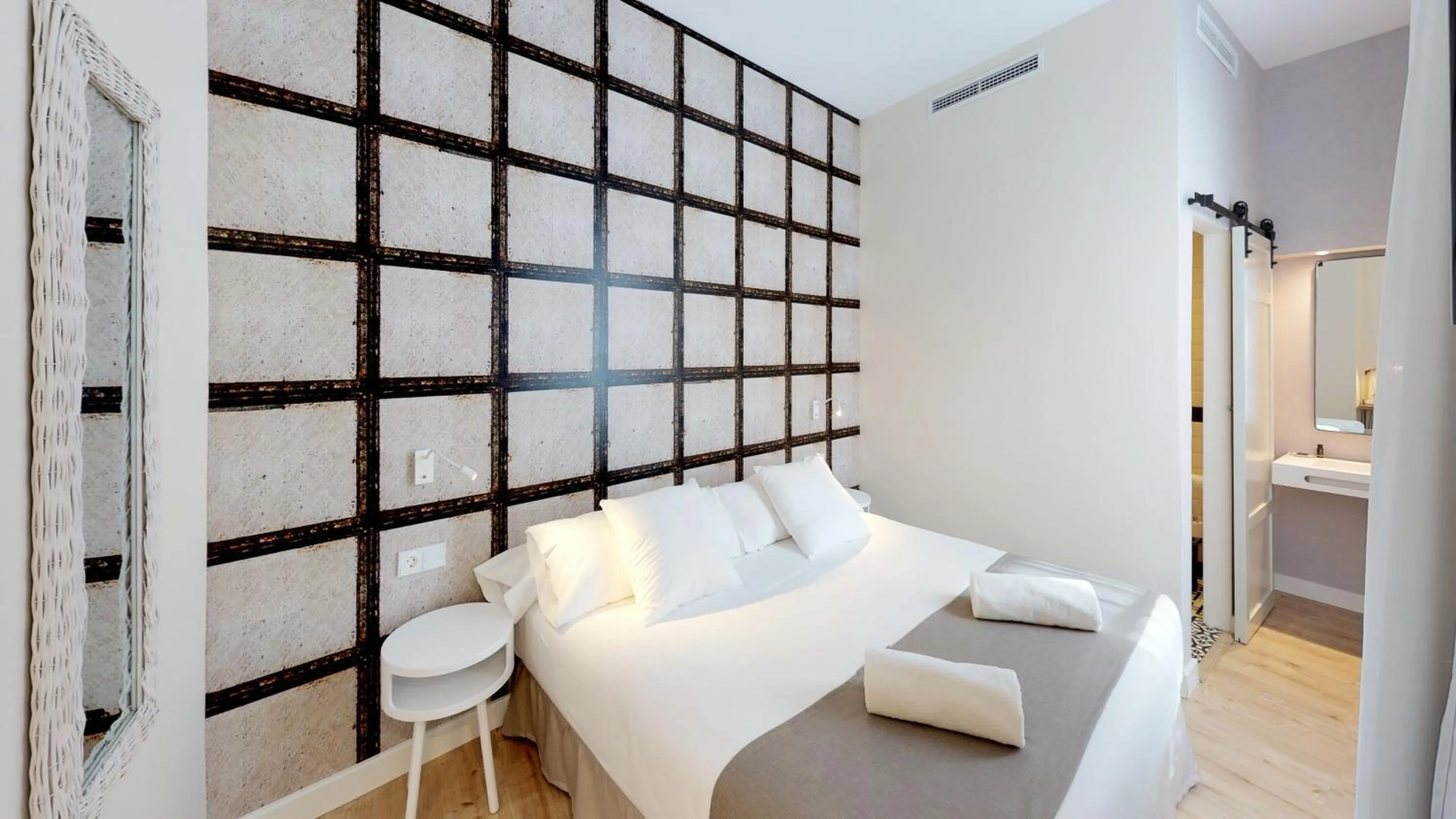 Photo of the whole room, Bed in Madeinterranea Suites