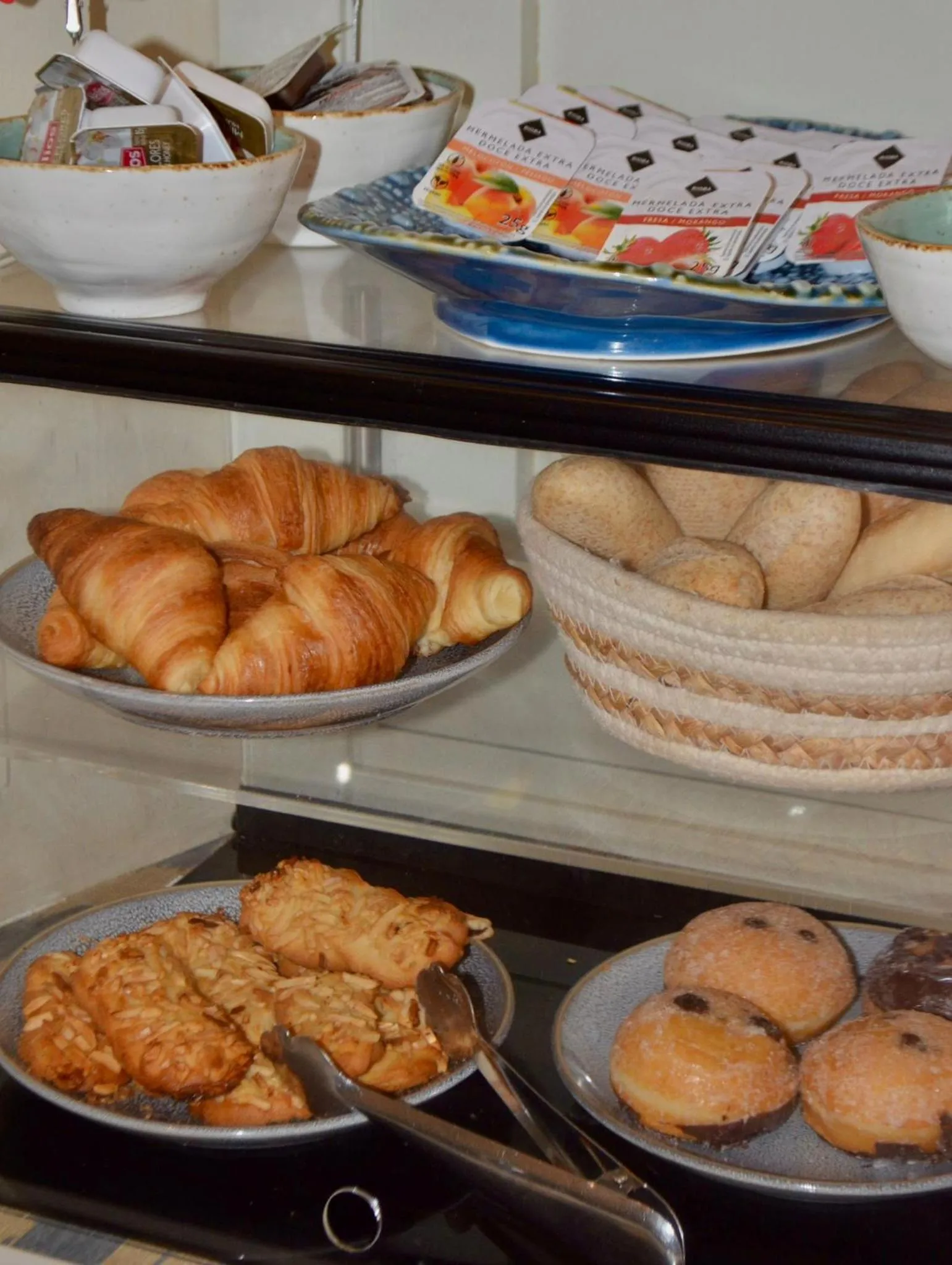 Buffet breakfast in Madeinterranea Suites