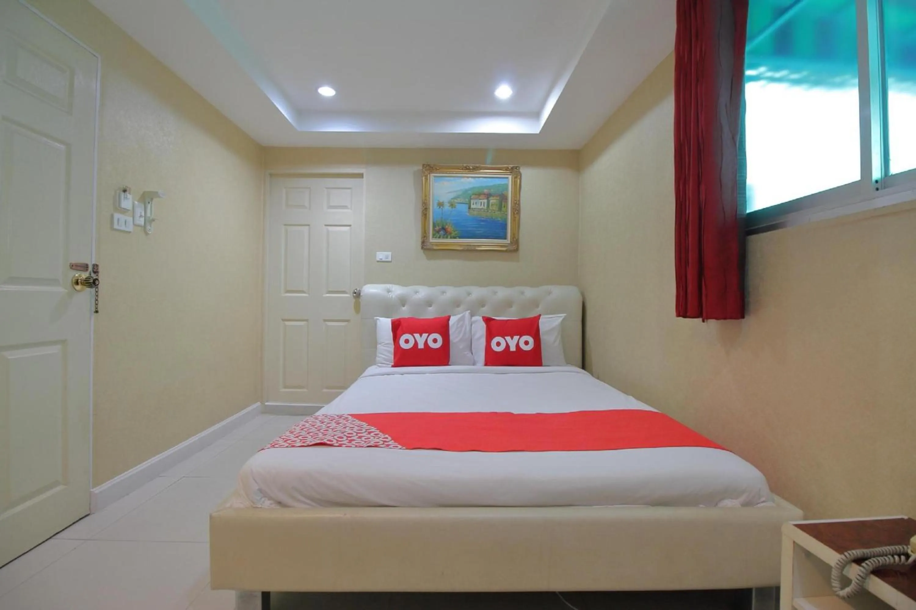 Bedroom, Bed in Diamond Residence Silom