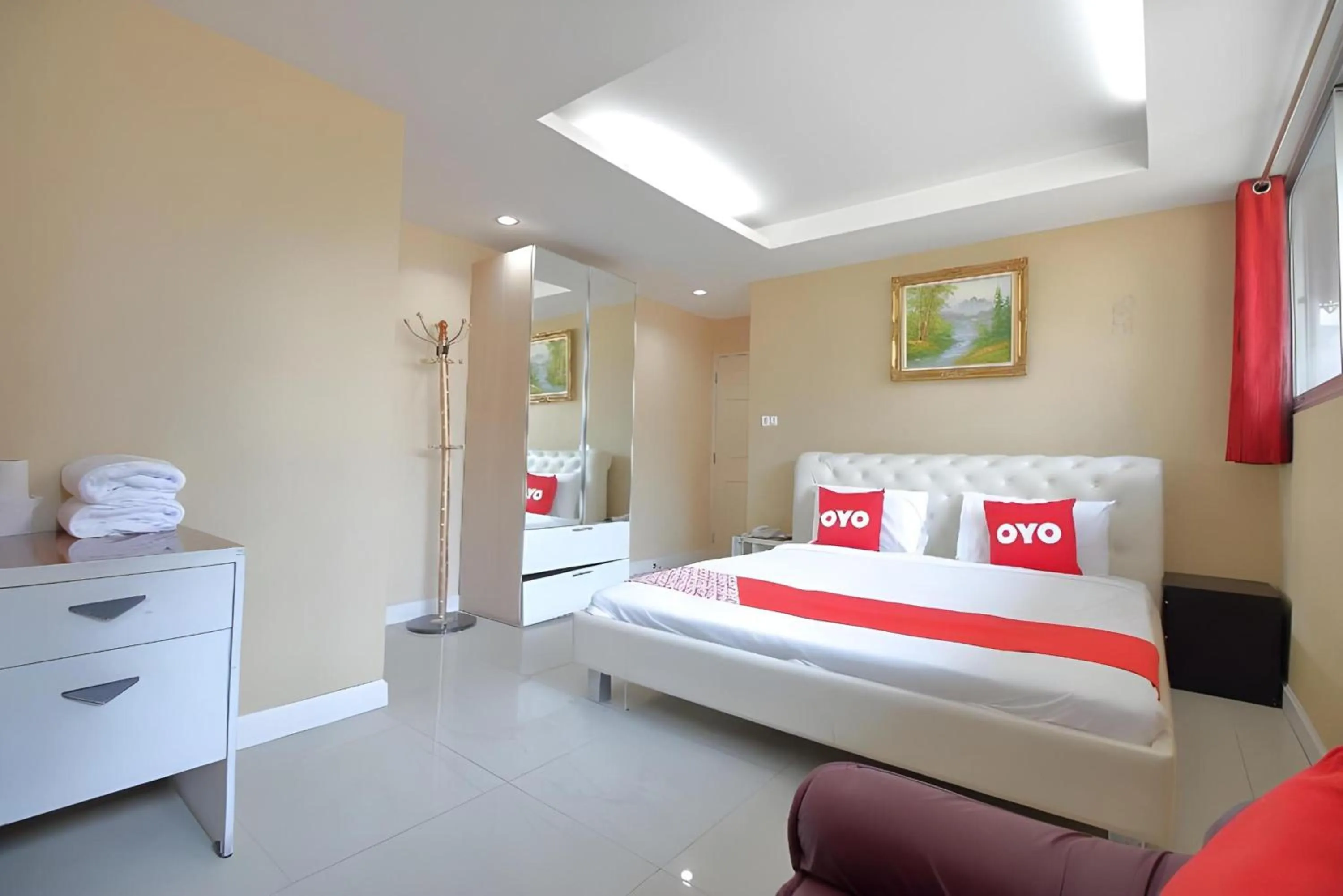 Bedroom, Bed in Diamond Residence Silom