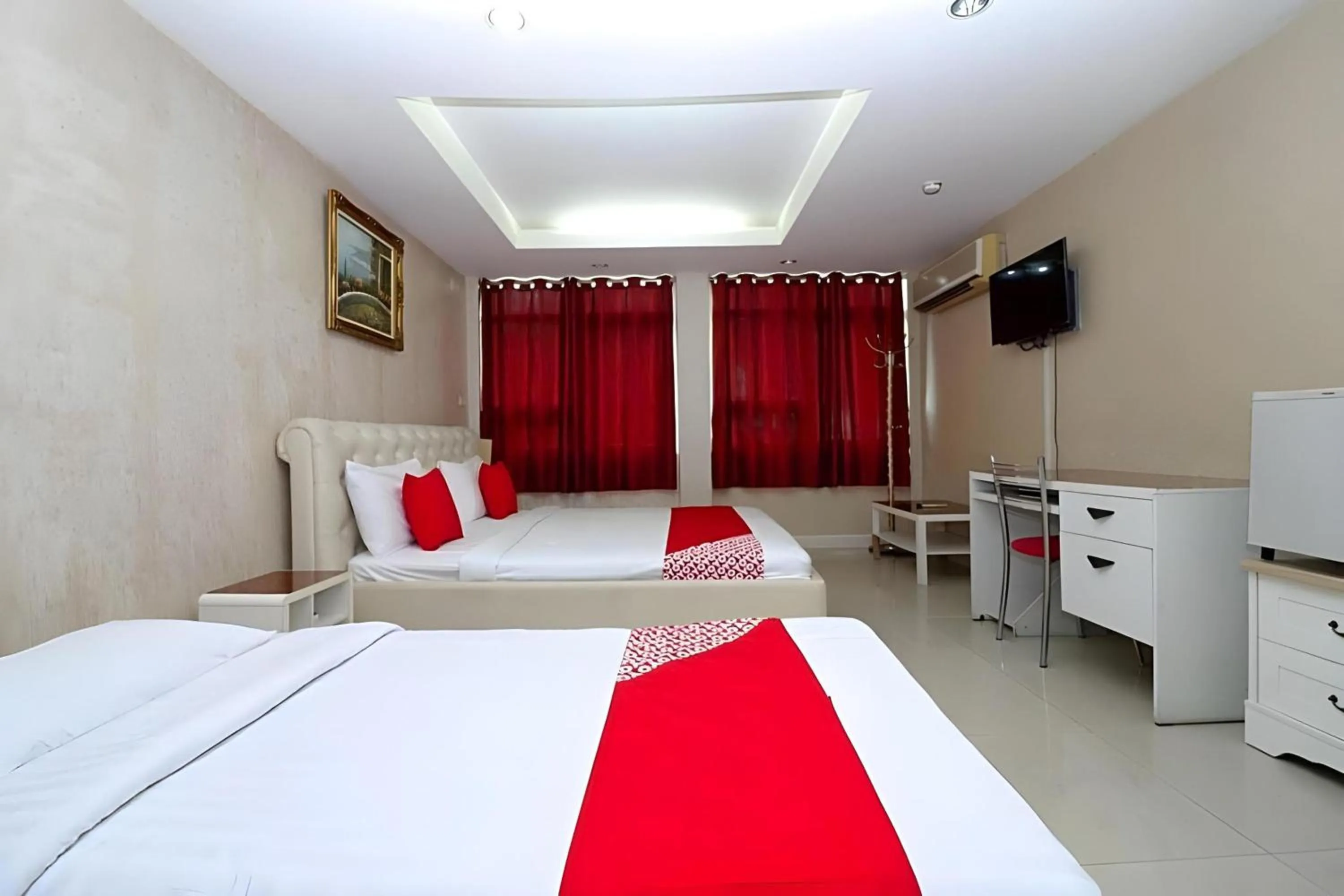 Bedroom, Bed in Diamond Residence Silom