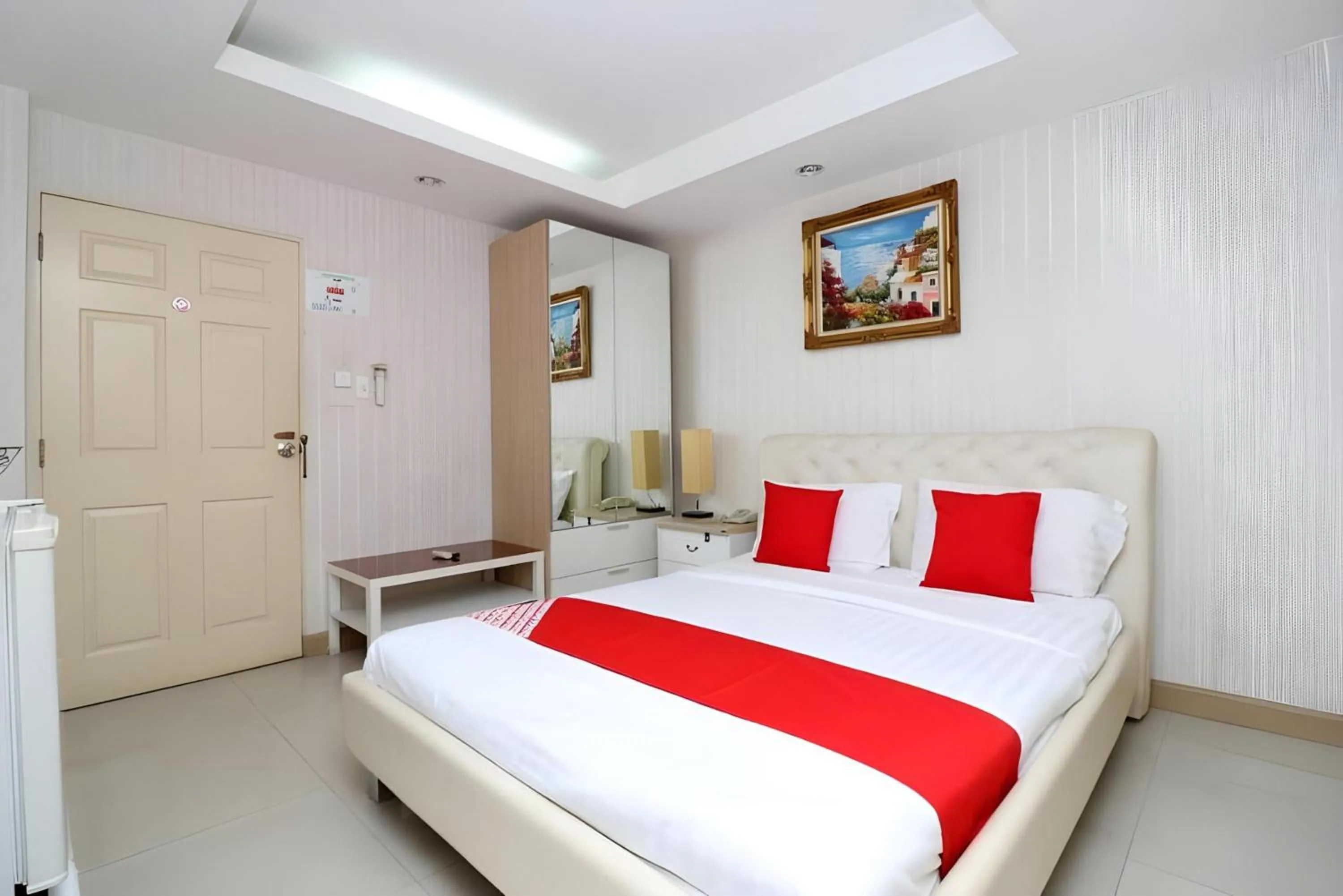 Bedroom, Bed in Diamond Residence Silom