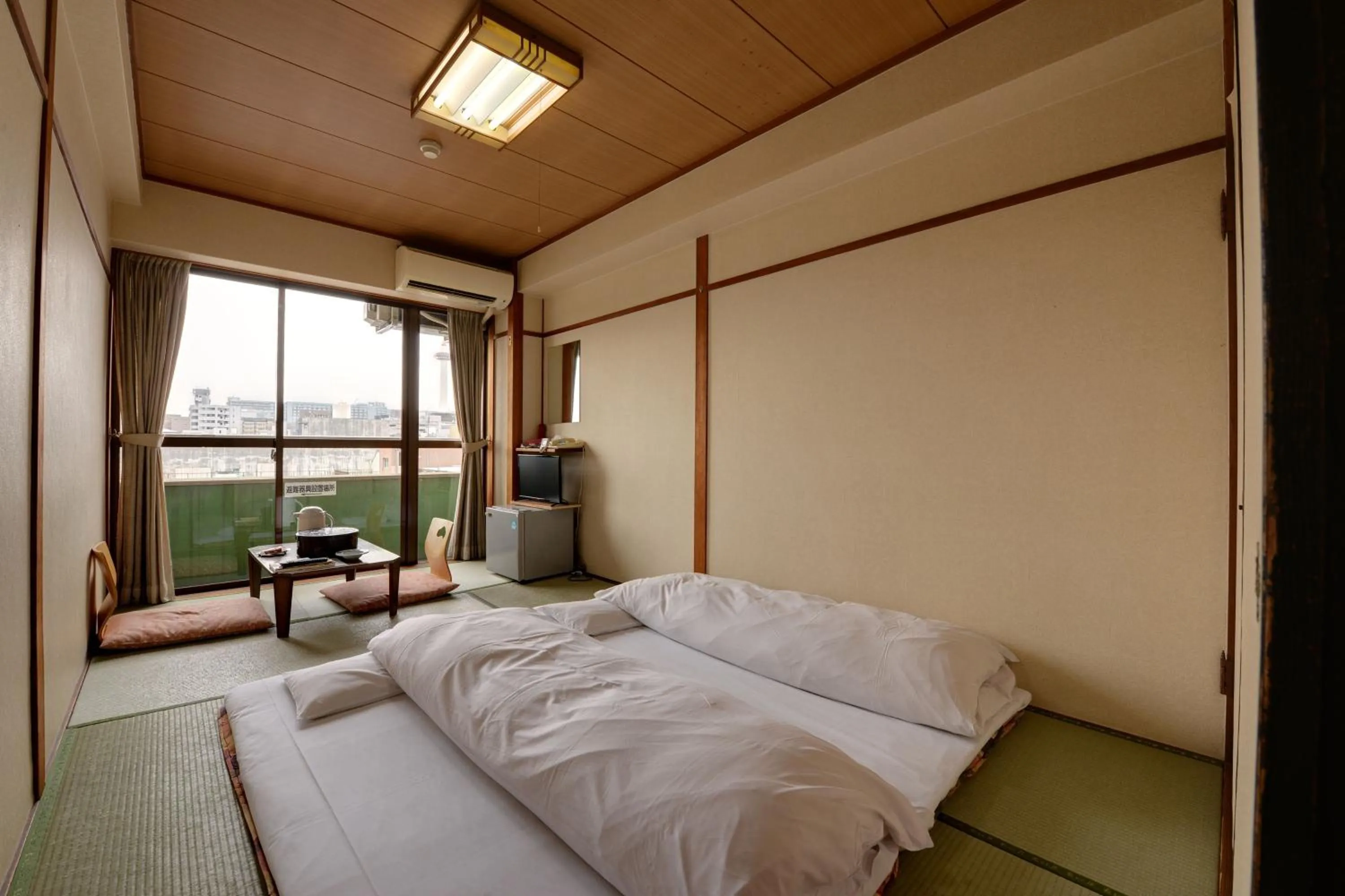 Photo of the whole room, Bed in Hotel Oumiya