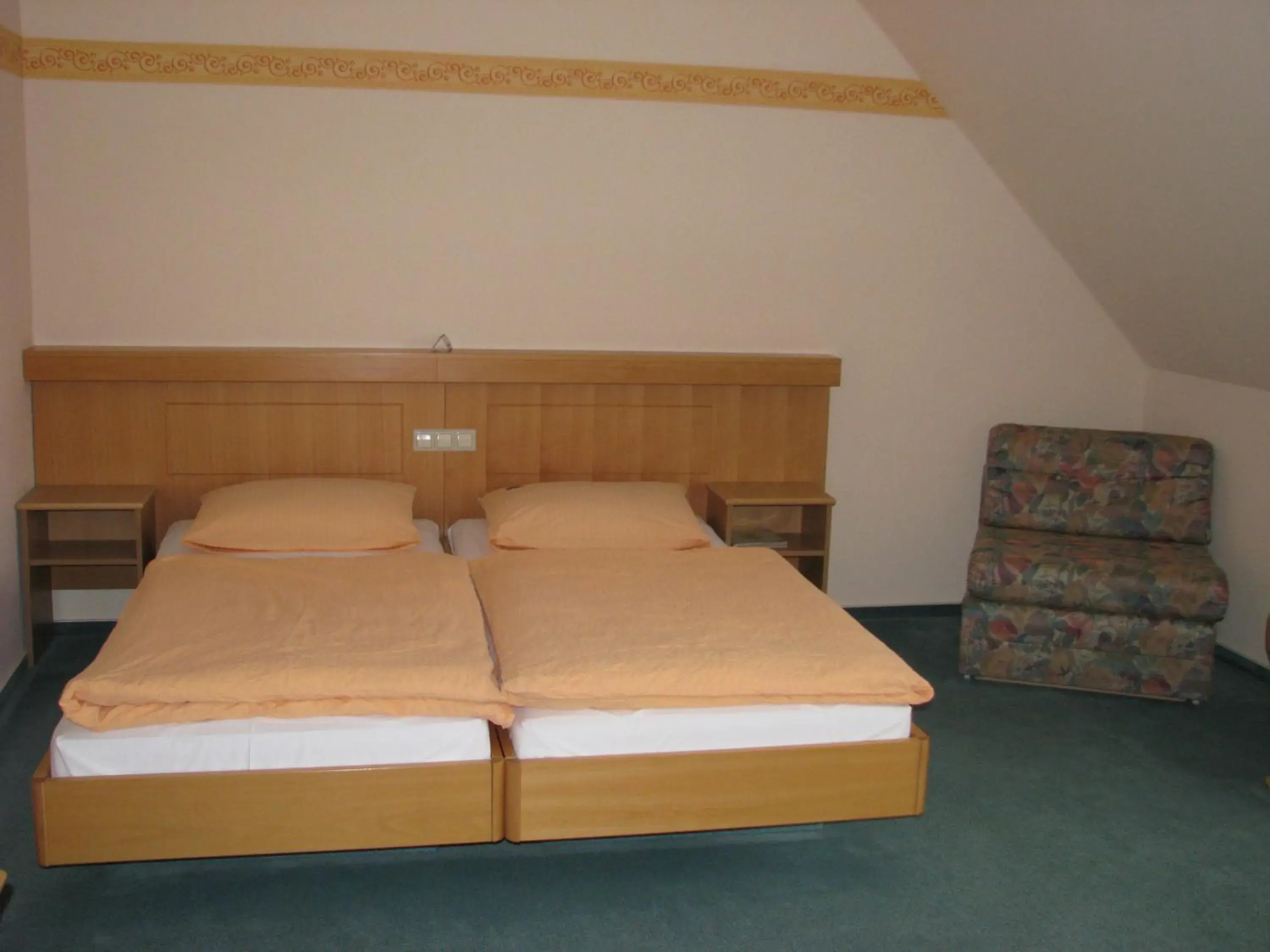 Deluxe Double Room in Hotel & Restaurant Zur Weintraube Deluxe Double Room in Hotel & Restaurant Zur Weintraube
