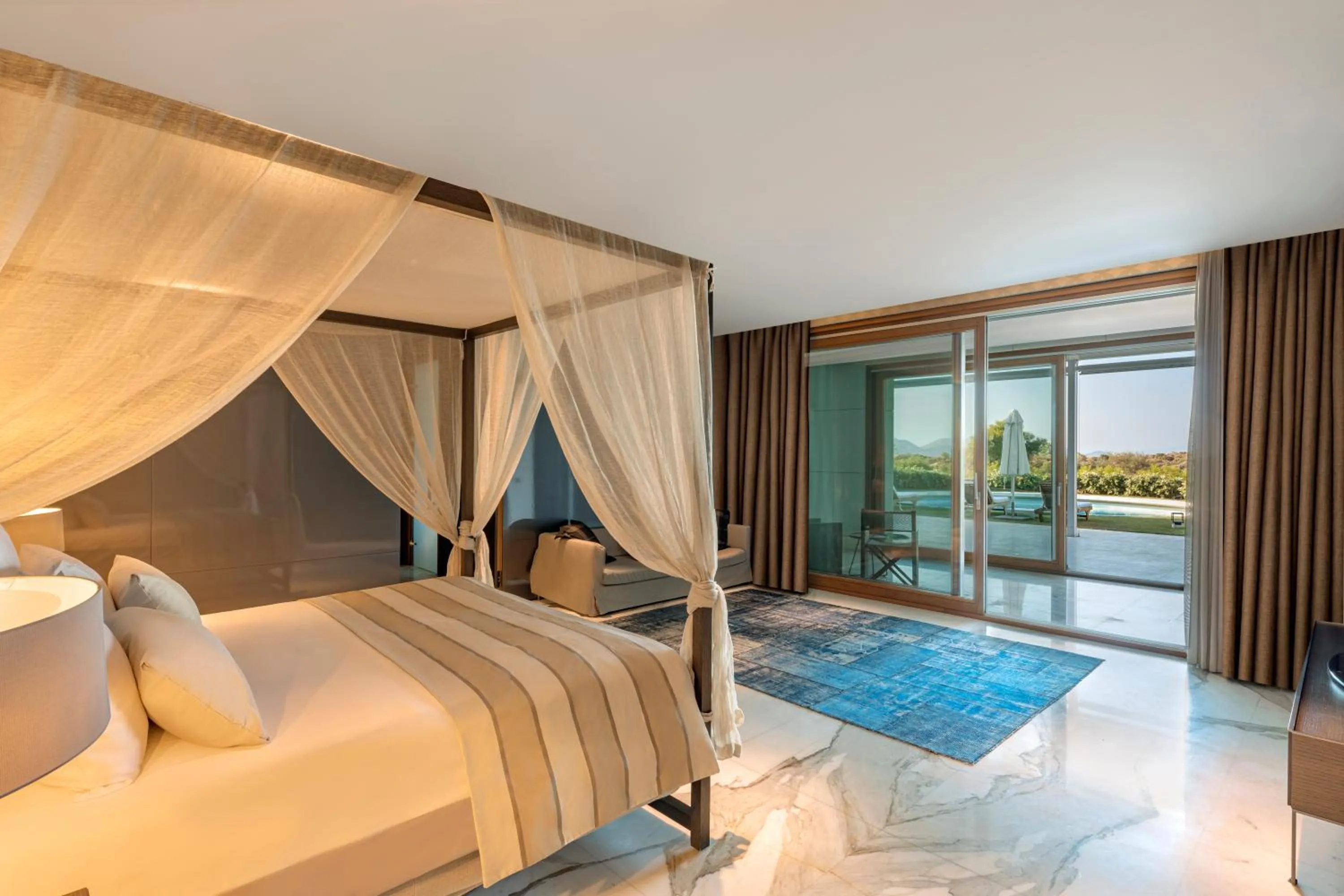 Seating area, Bed in D Maris Bay